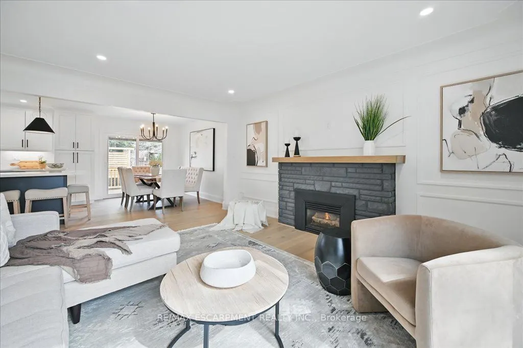 869 CONDOR Drive