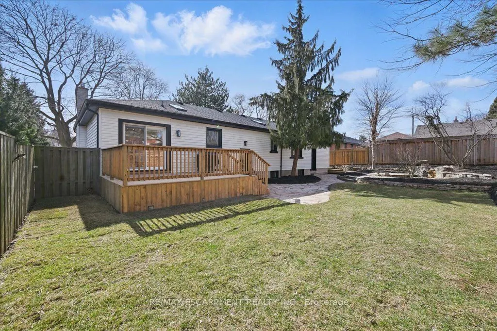 869 CONDOR Drive
