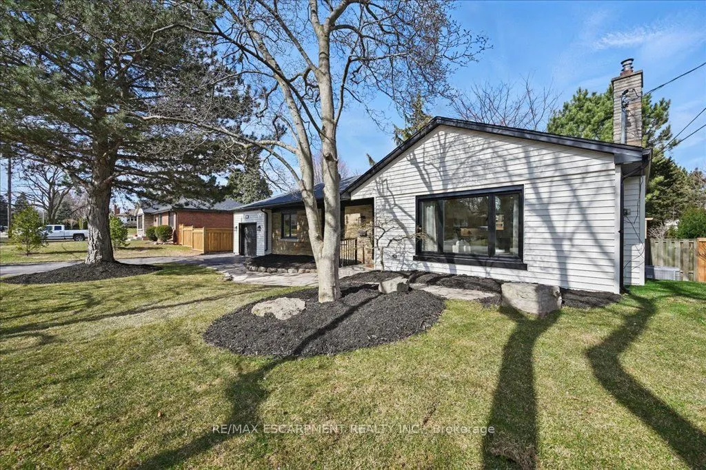 869 CONDOR Drive