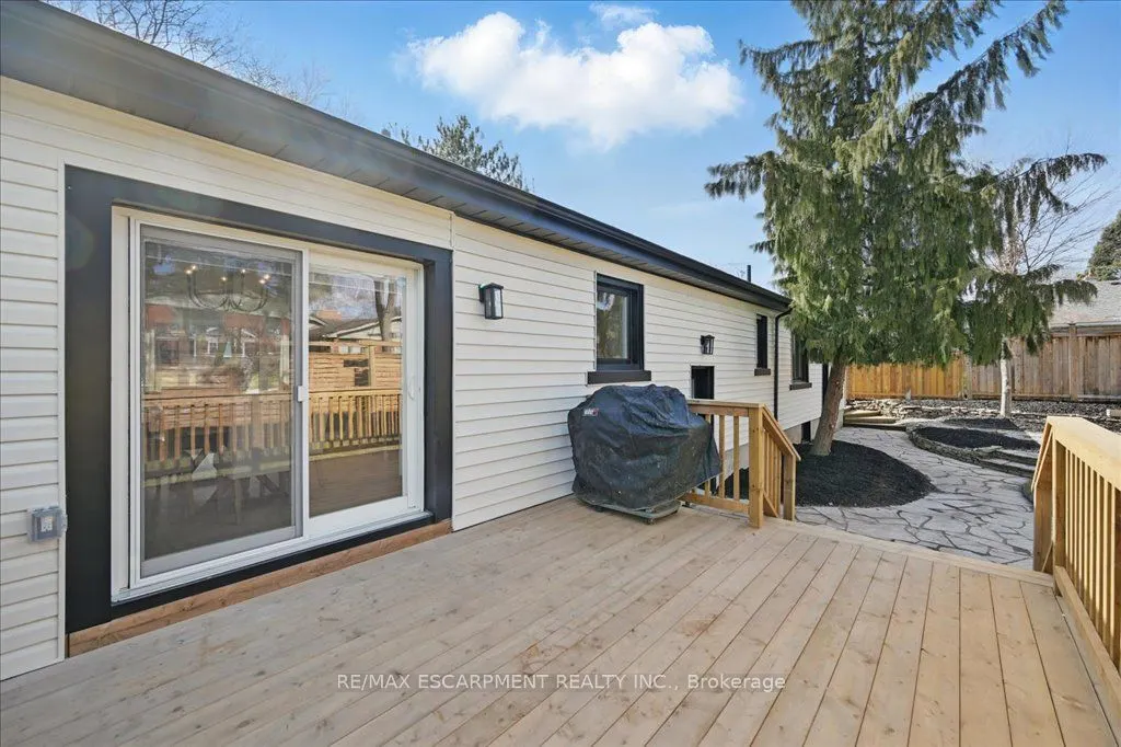 869 CONDOR Drive