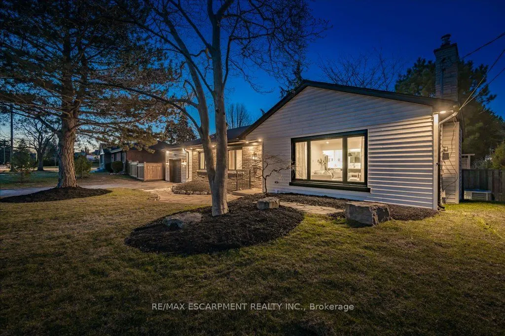 869 CONDOR Drive
