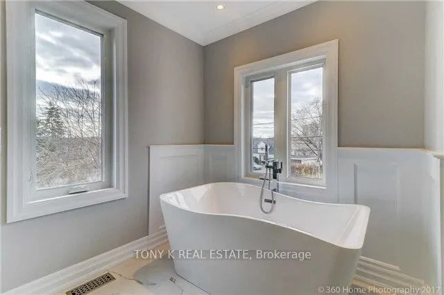 1 Aura Lea Boulevard