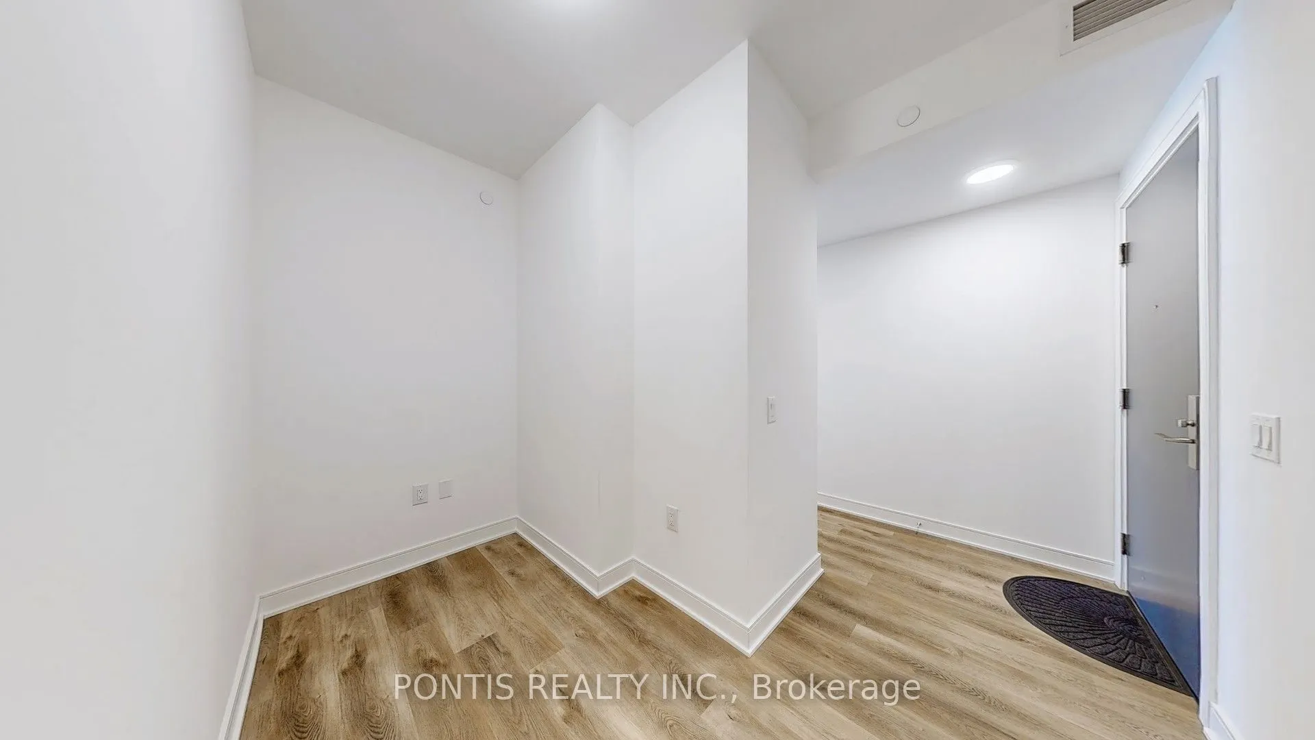 86 Dundas Street E #523