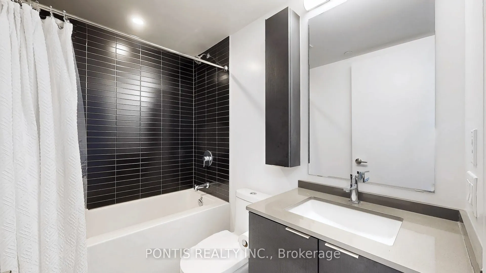 86 Dundas Street E #523