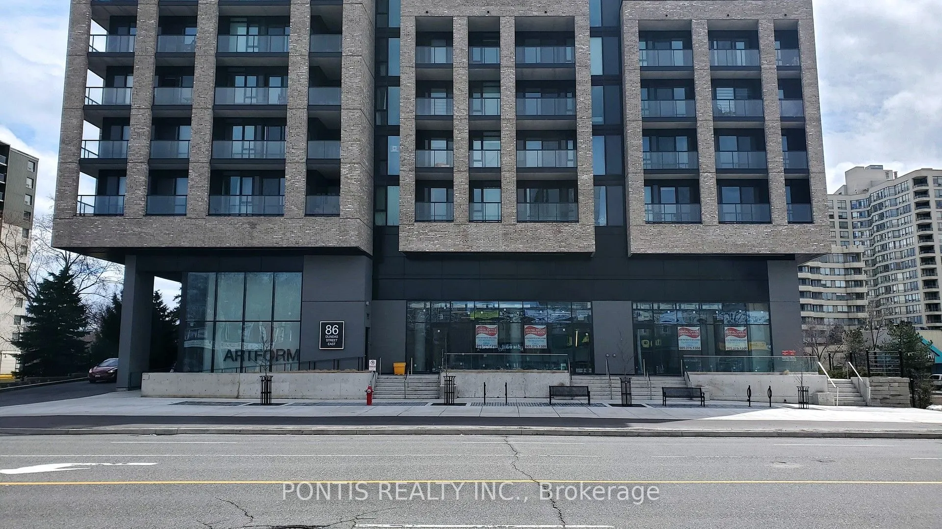 86 Dundas Street E #523