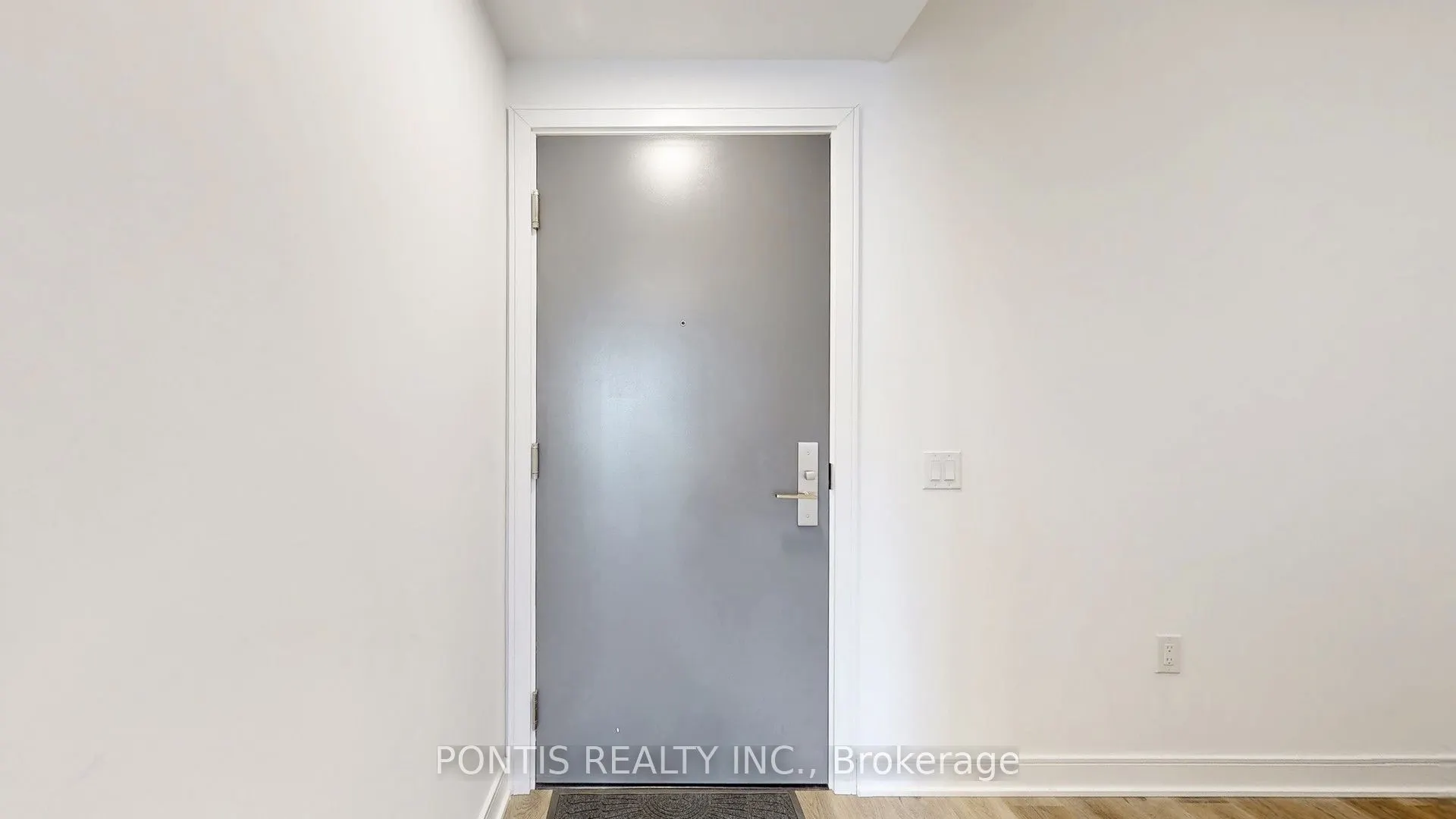 86 Dundas Street E #523