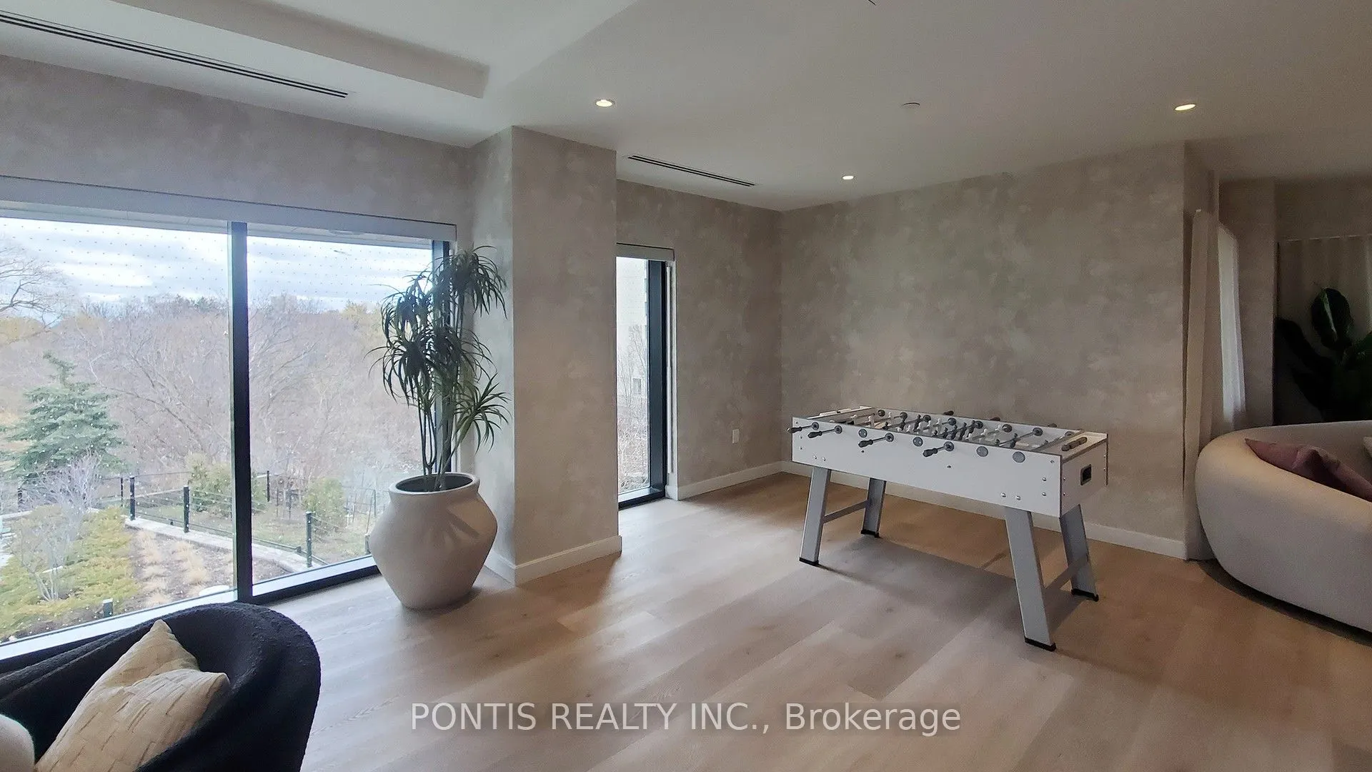 86 Dundas Street E #523