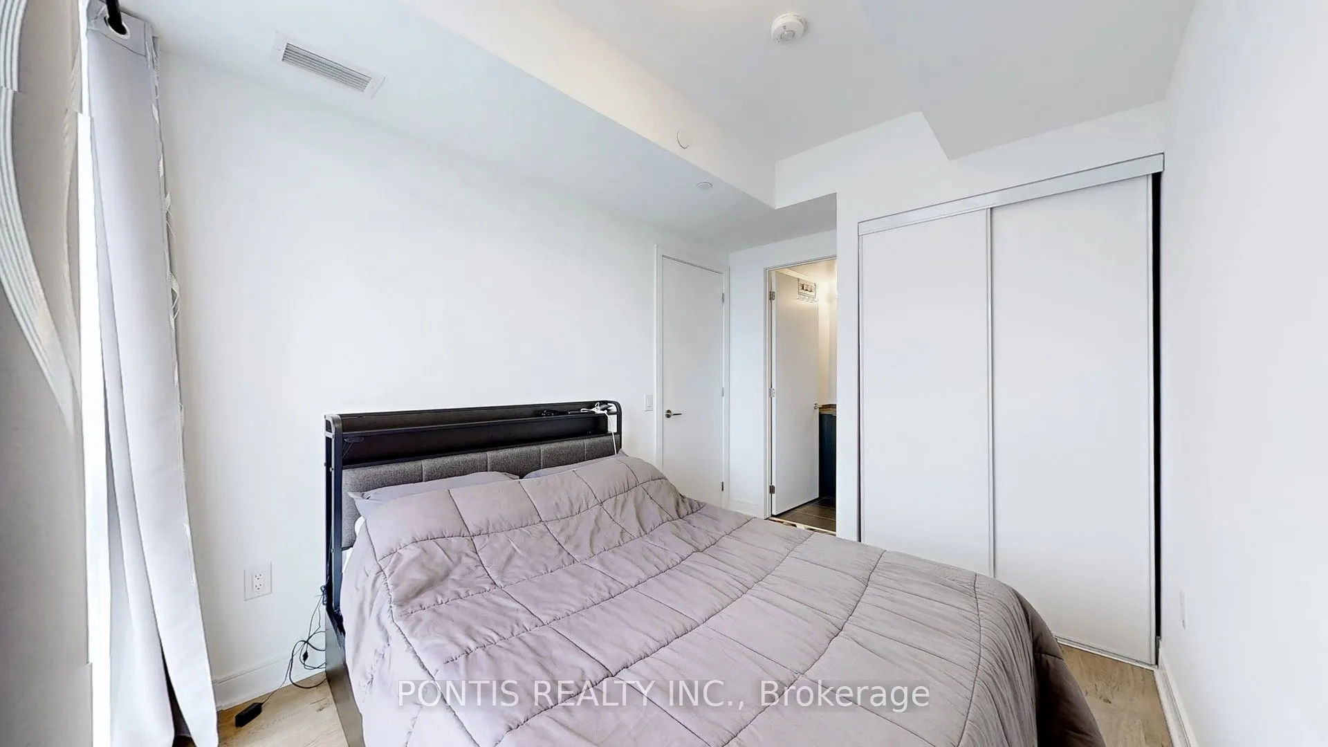 86 Dundas Street E #523