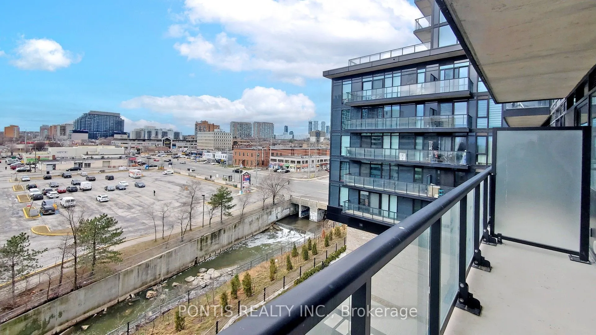 86 Dundas Street E #523