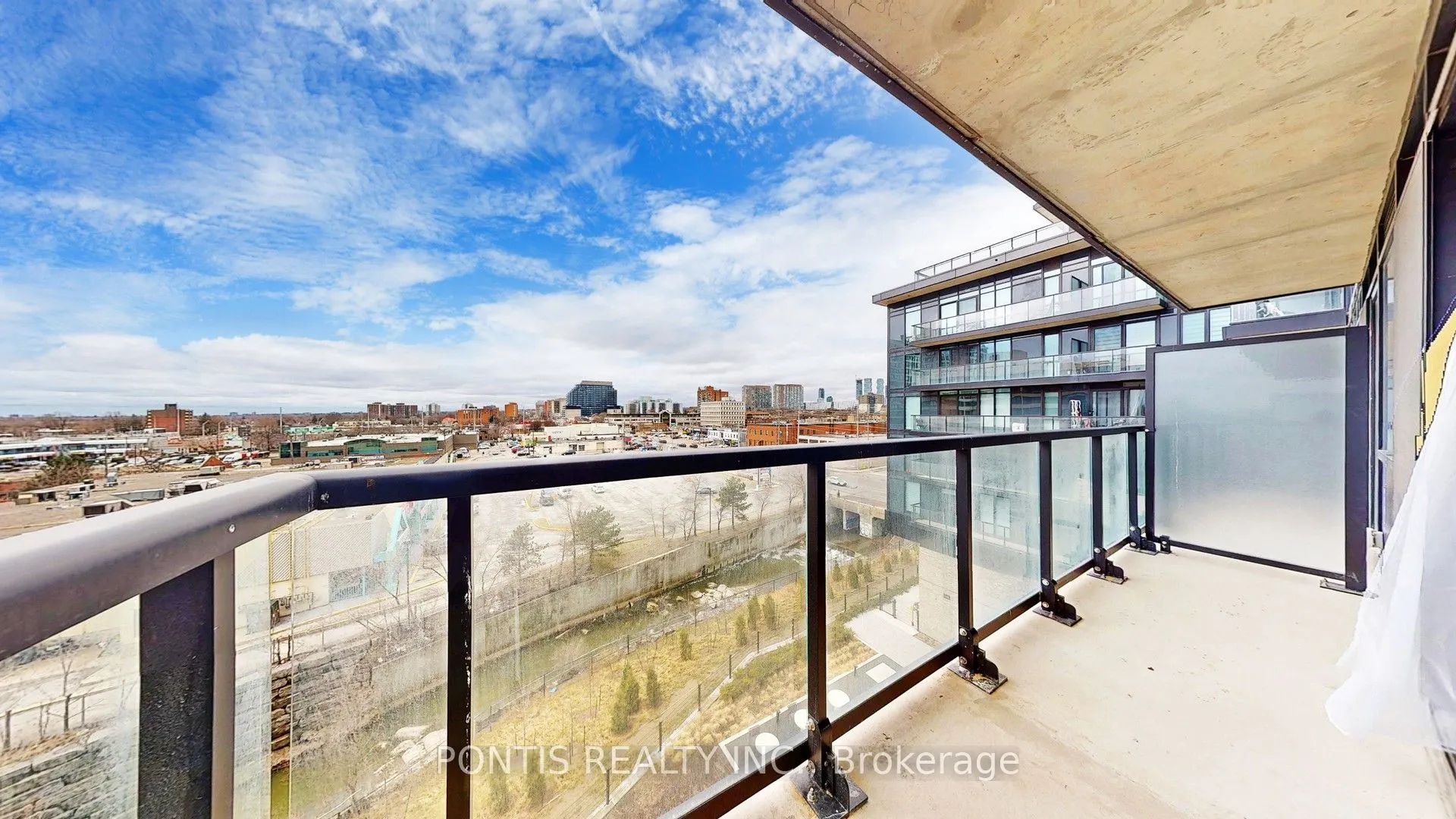 86 Dundas Street E #523