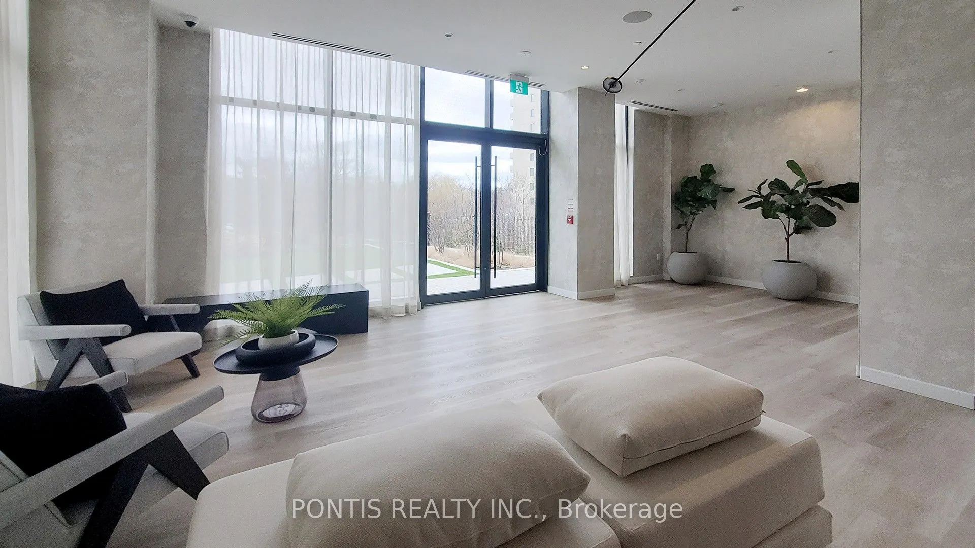 86 Dundas Street E #523