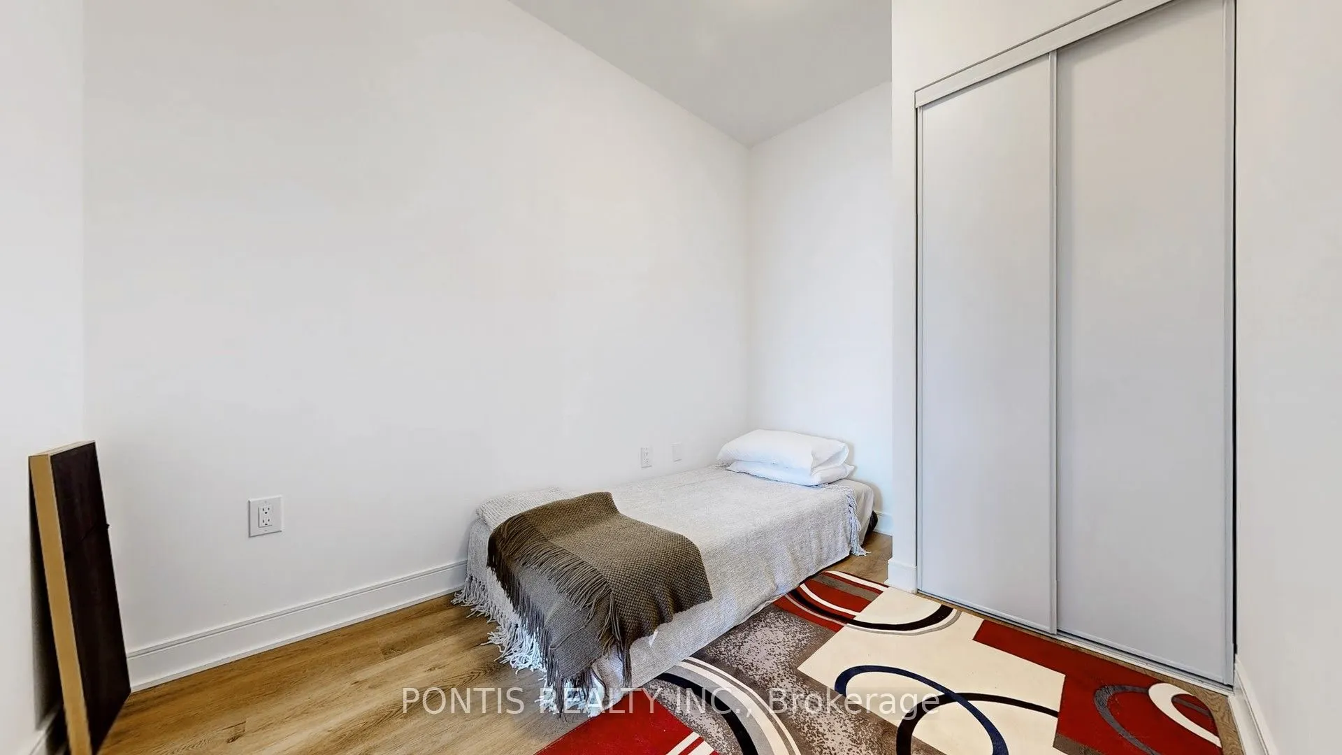 86 Dundas Street E #523