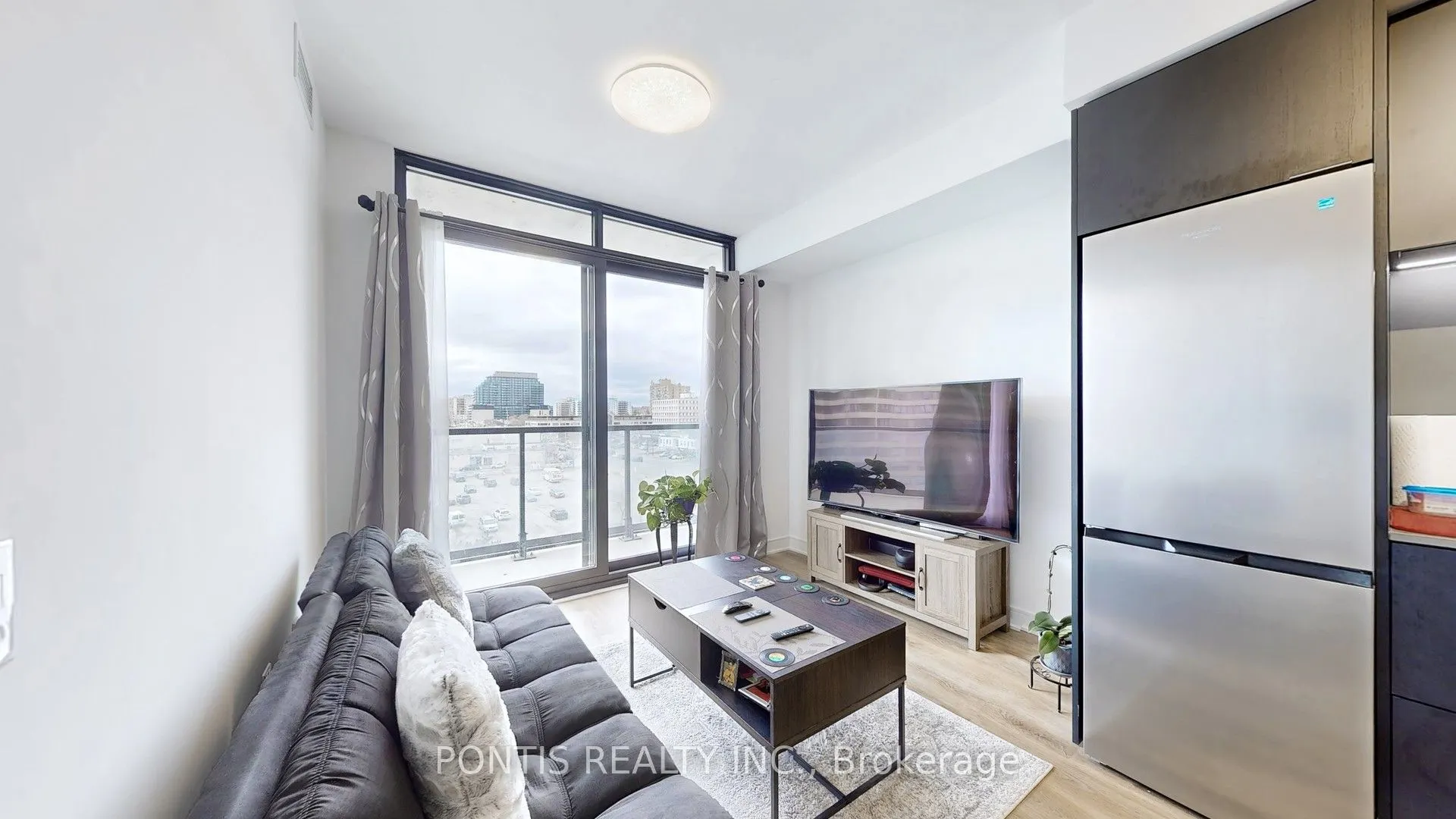 86 Dundas Street E #523