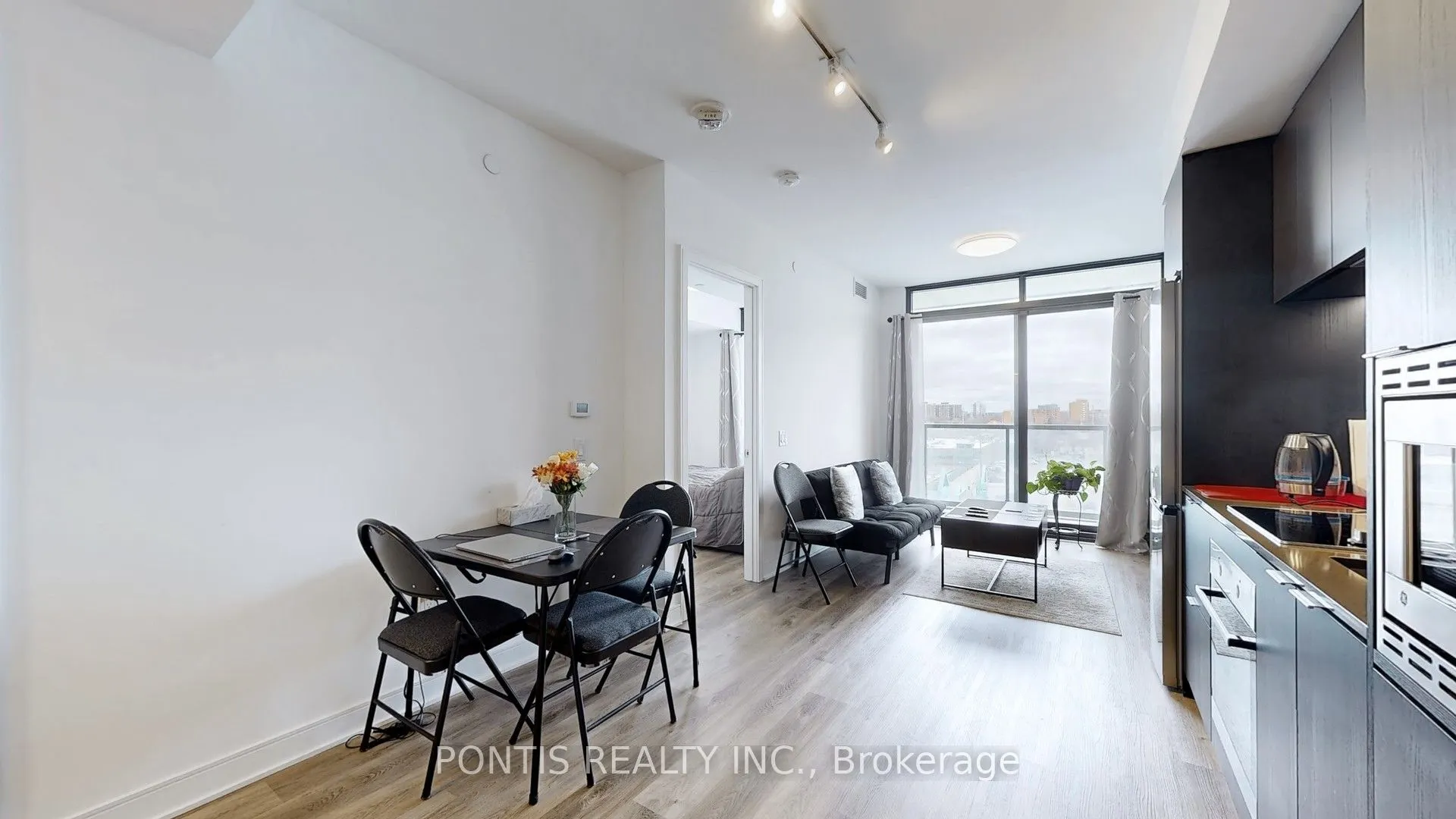 86 Dundas Street E #523