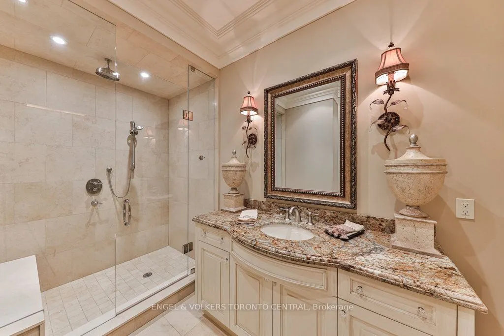 489 Lakeshore Road E