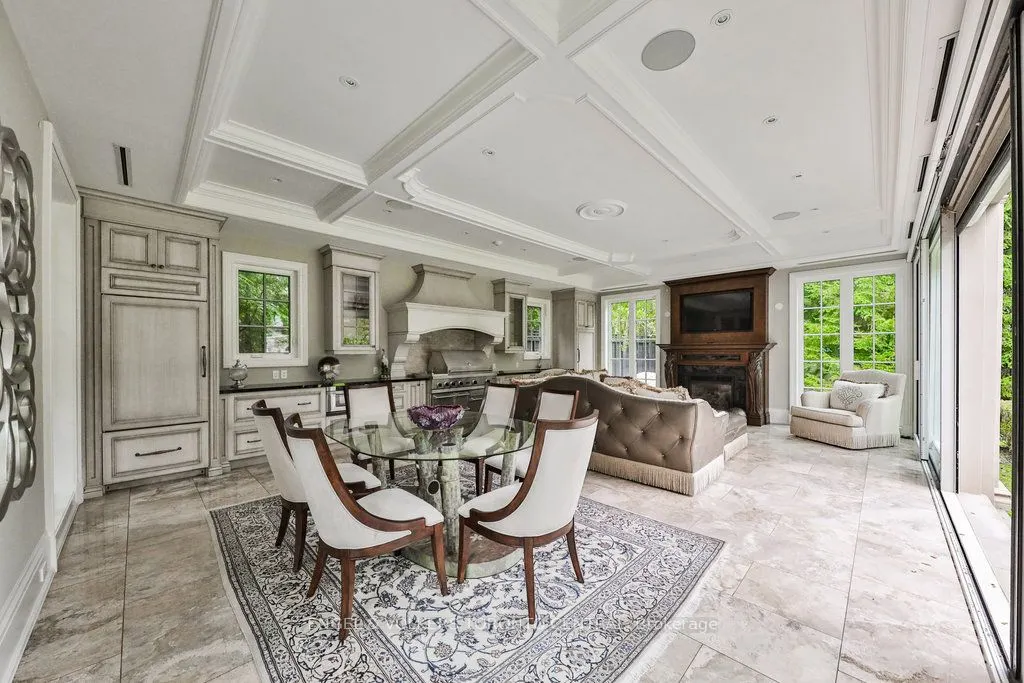 489 Lakeshore Road E