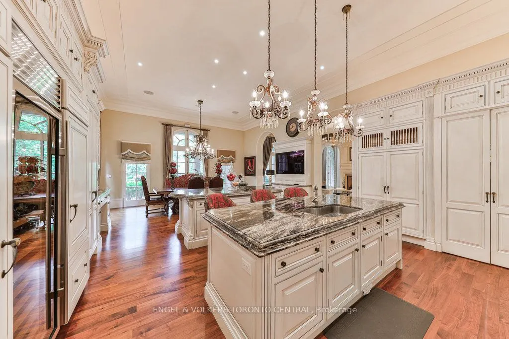 489 Lakeshore Road E