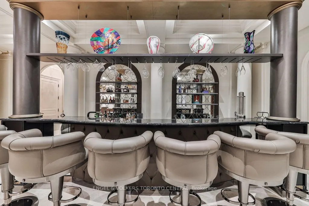 489 Lakeshore Road E