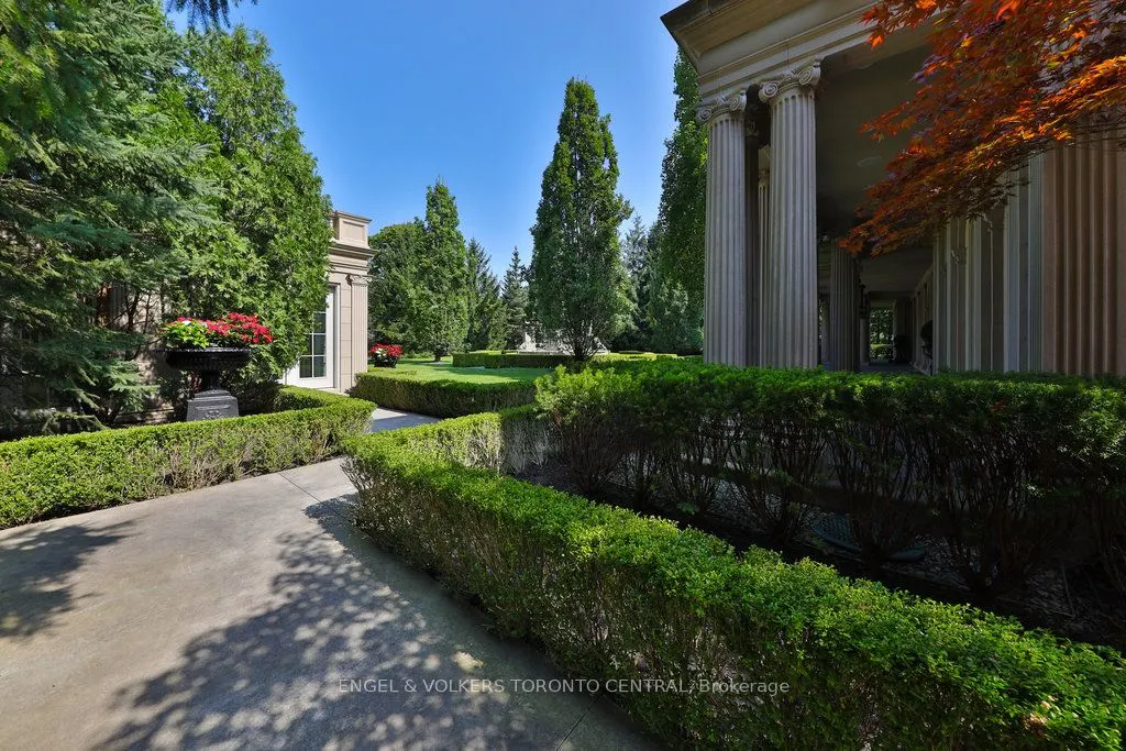 489 Lakeshore Road E