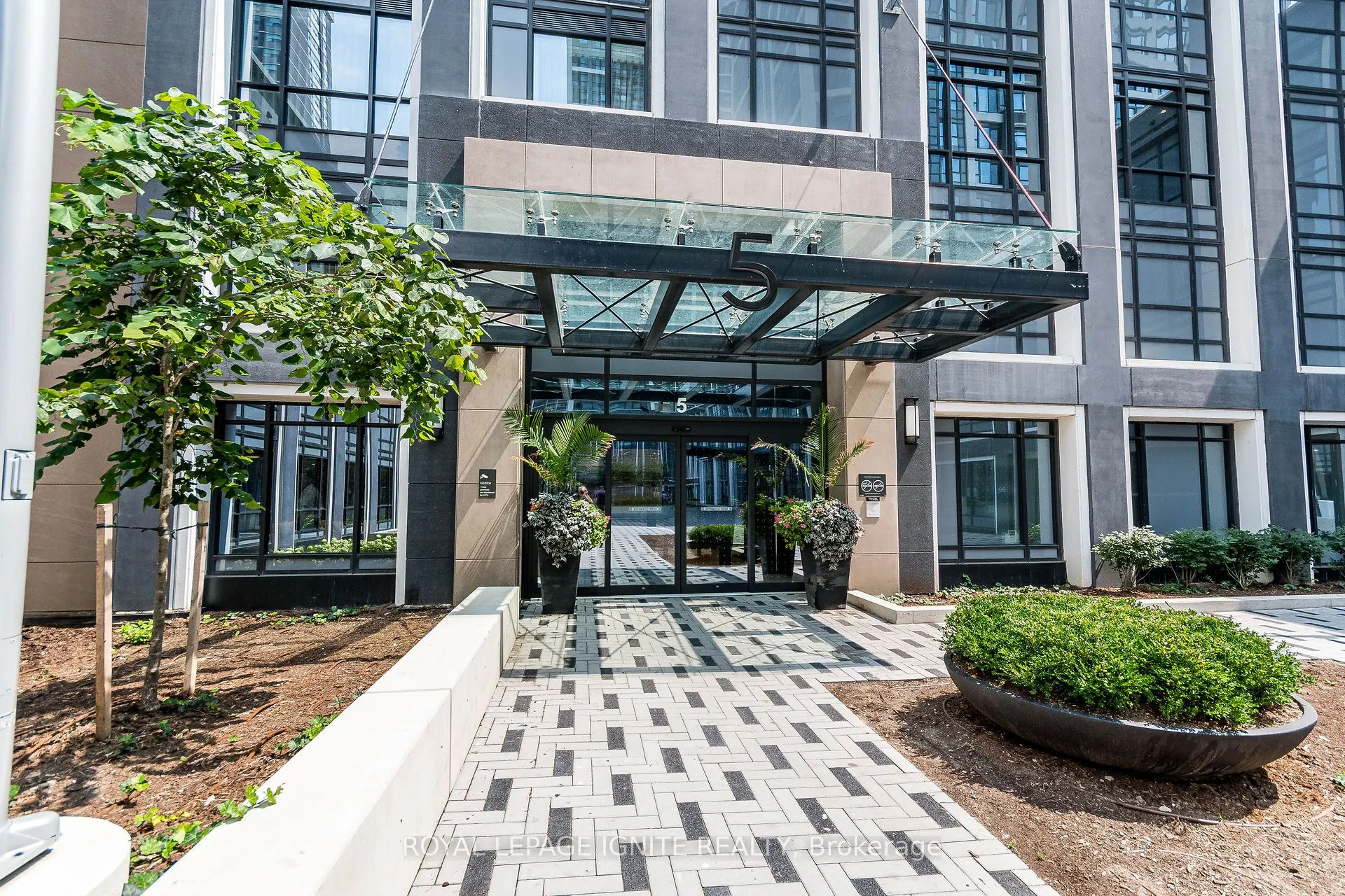 5 Mabelle Avenue, #836