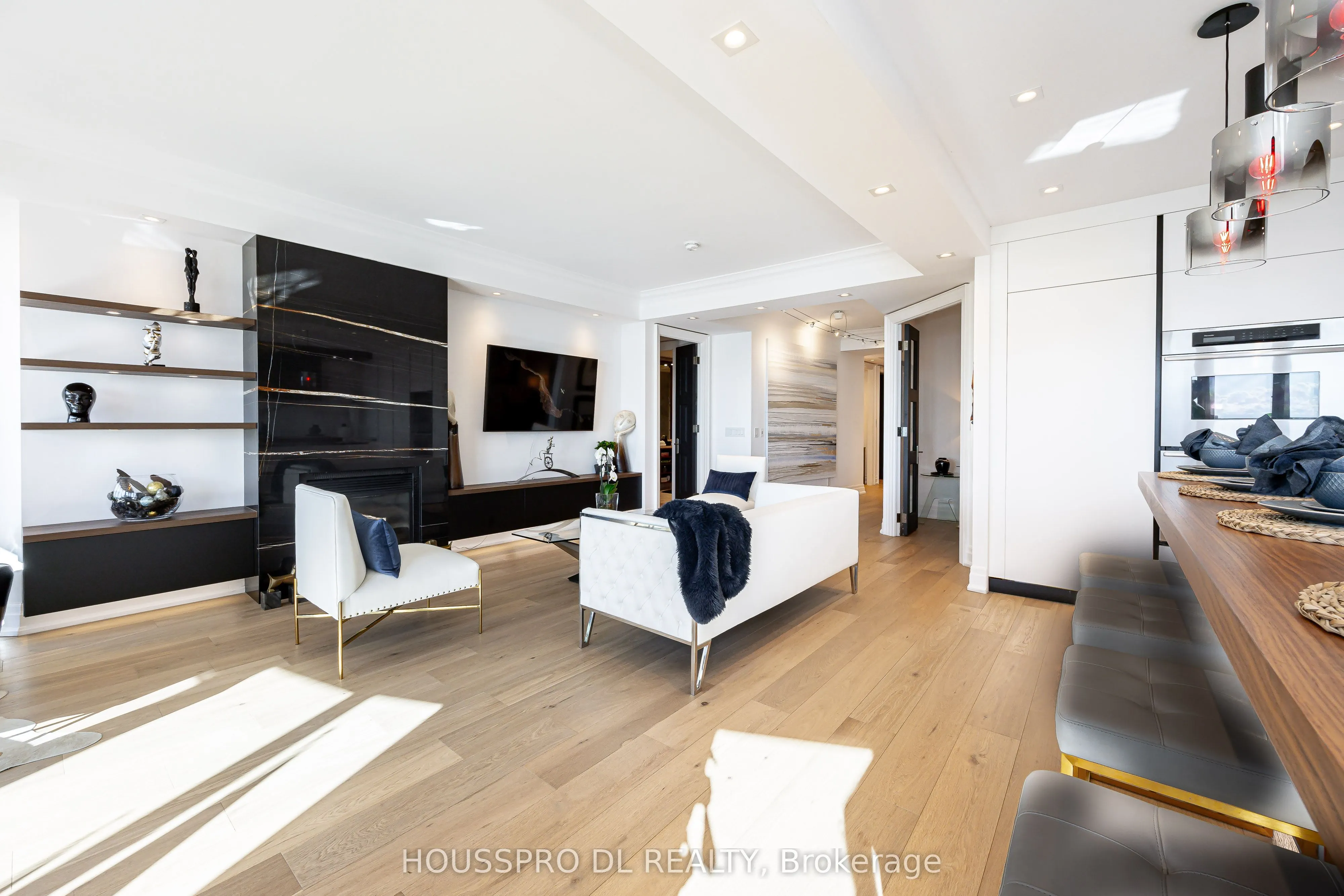 2095 Lake Shore Boulevard W #318