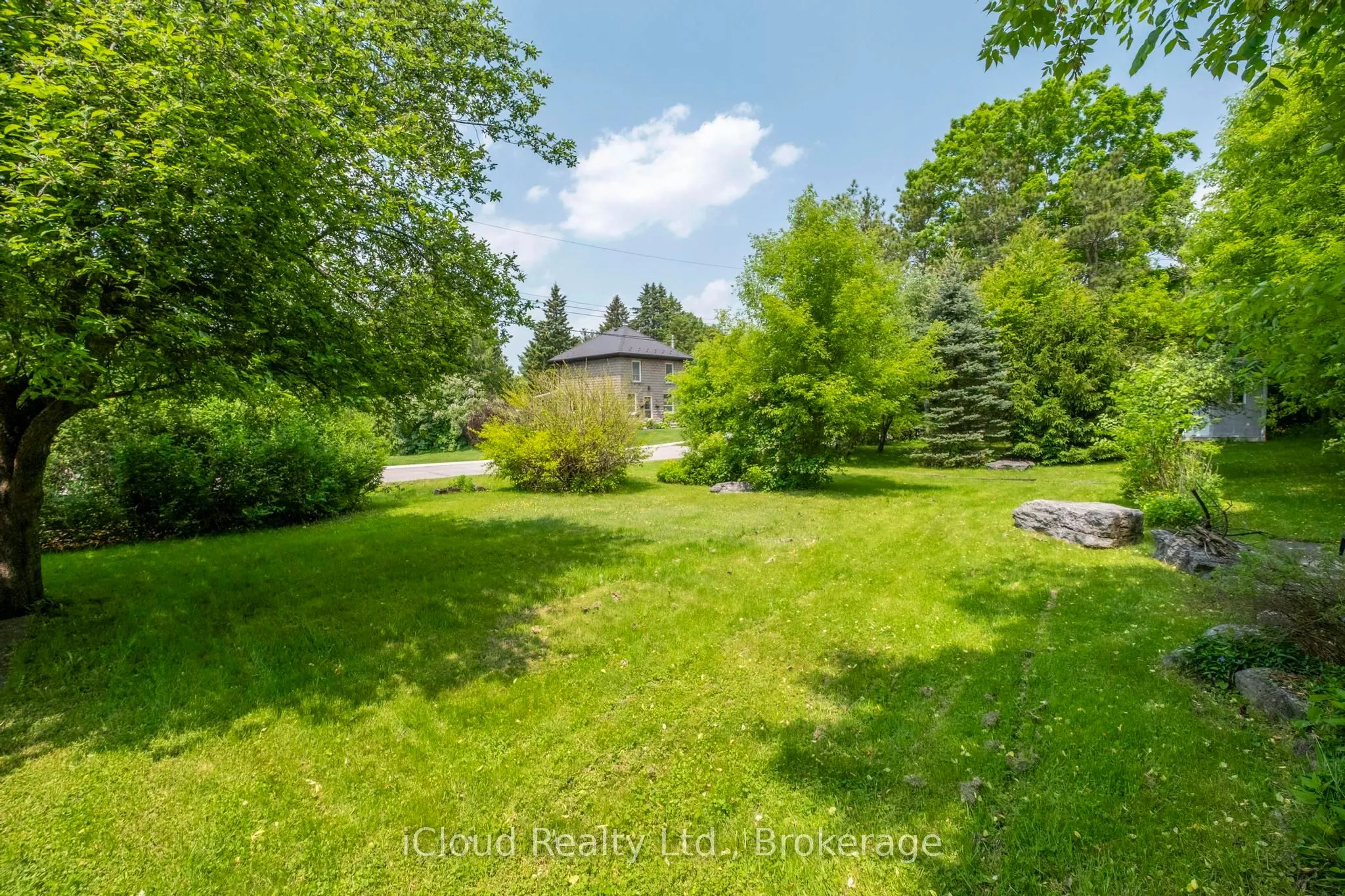 11 Maple Lane