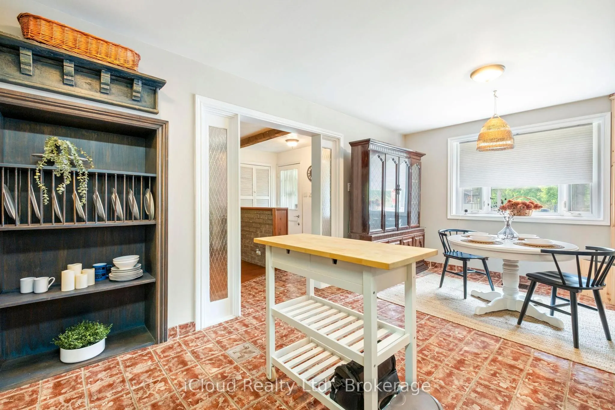 11 Maple Lane