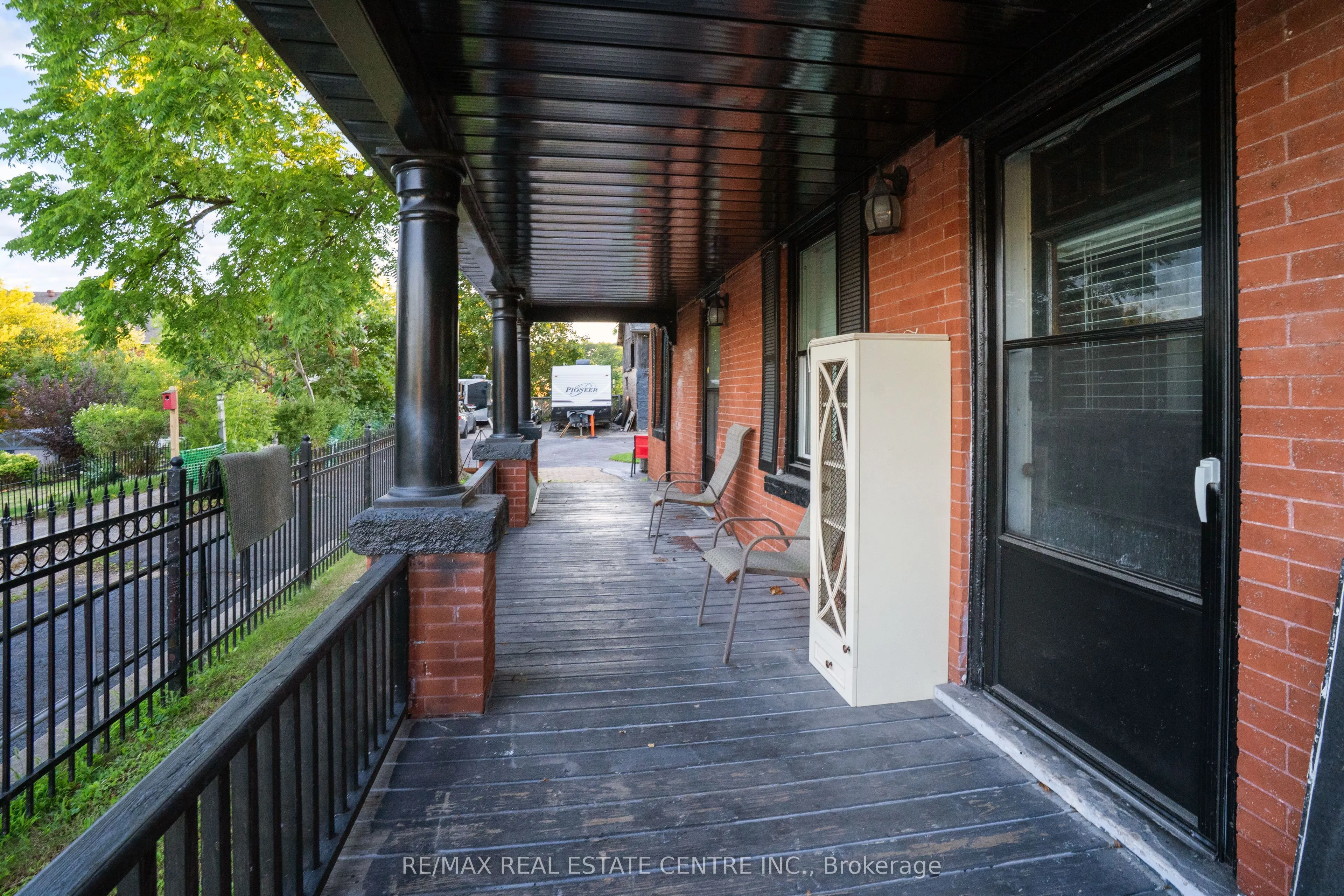 90 Main Street N