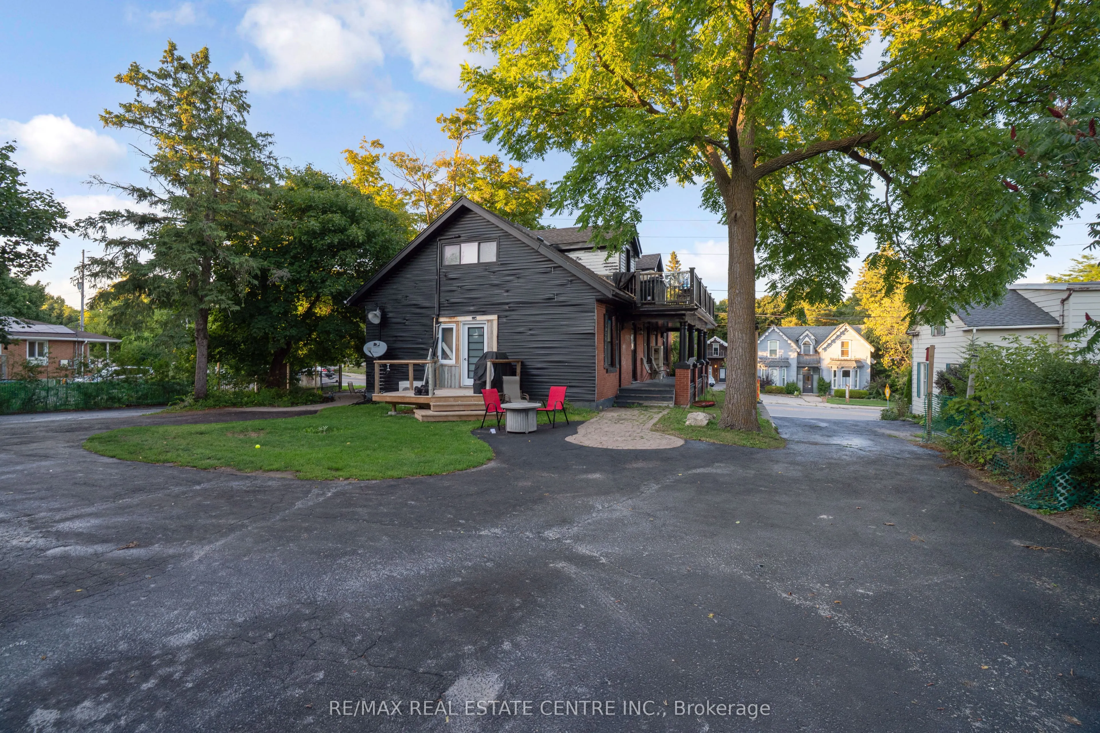 90 Main Street N