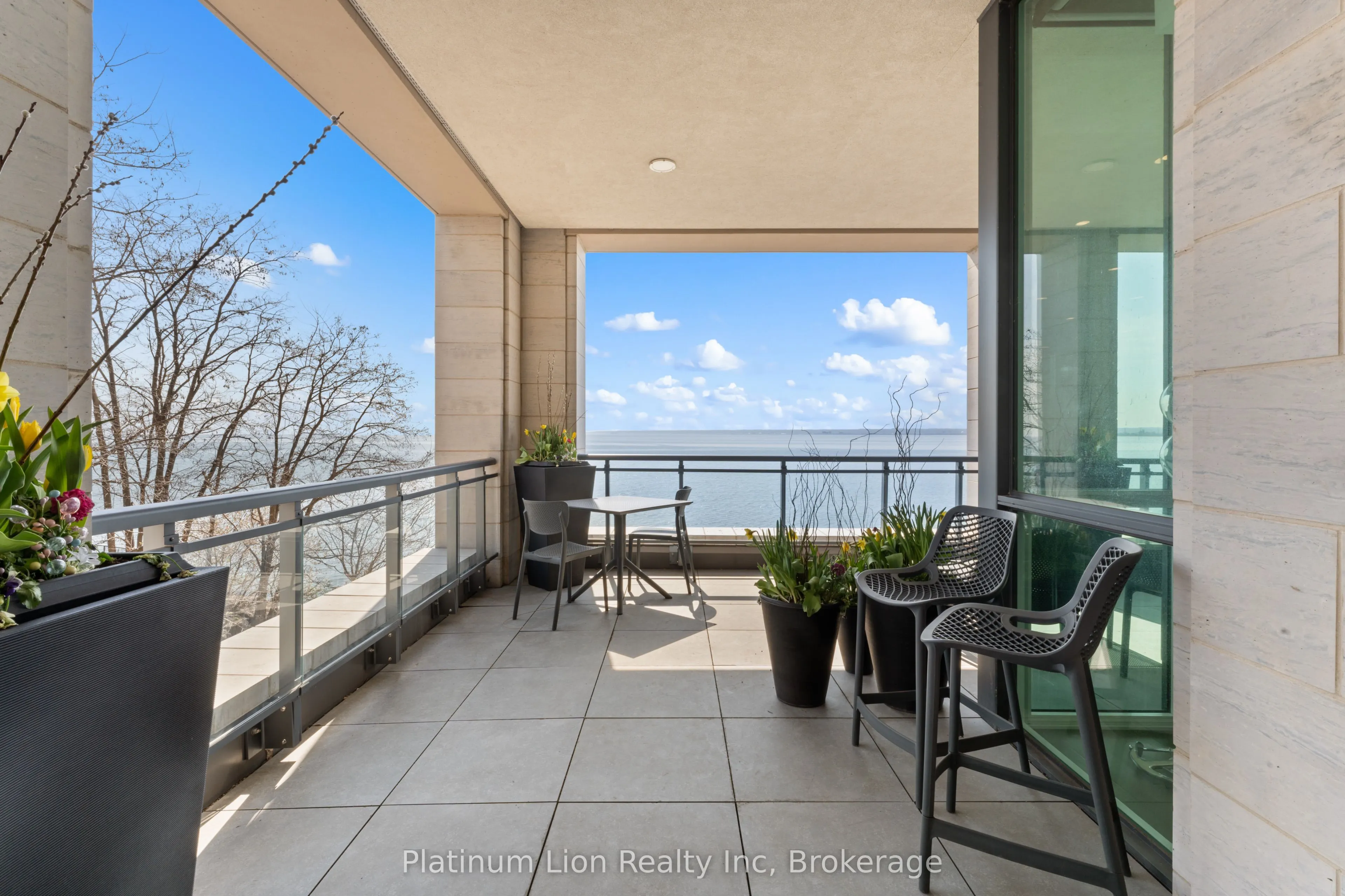 2060 Lakeshore Road, #205