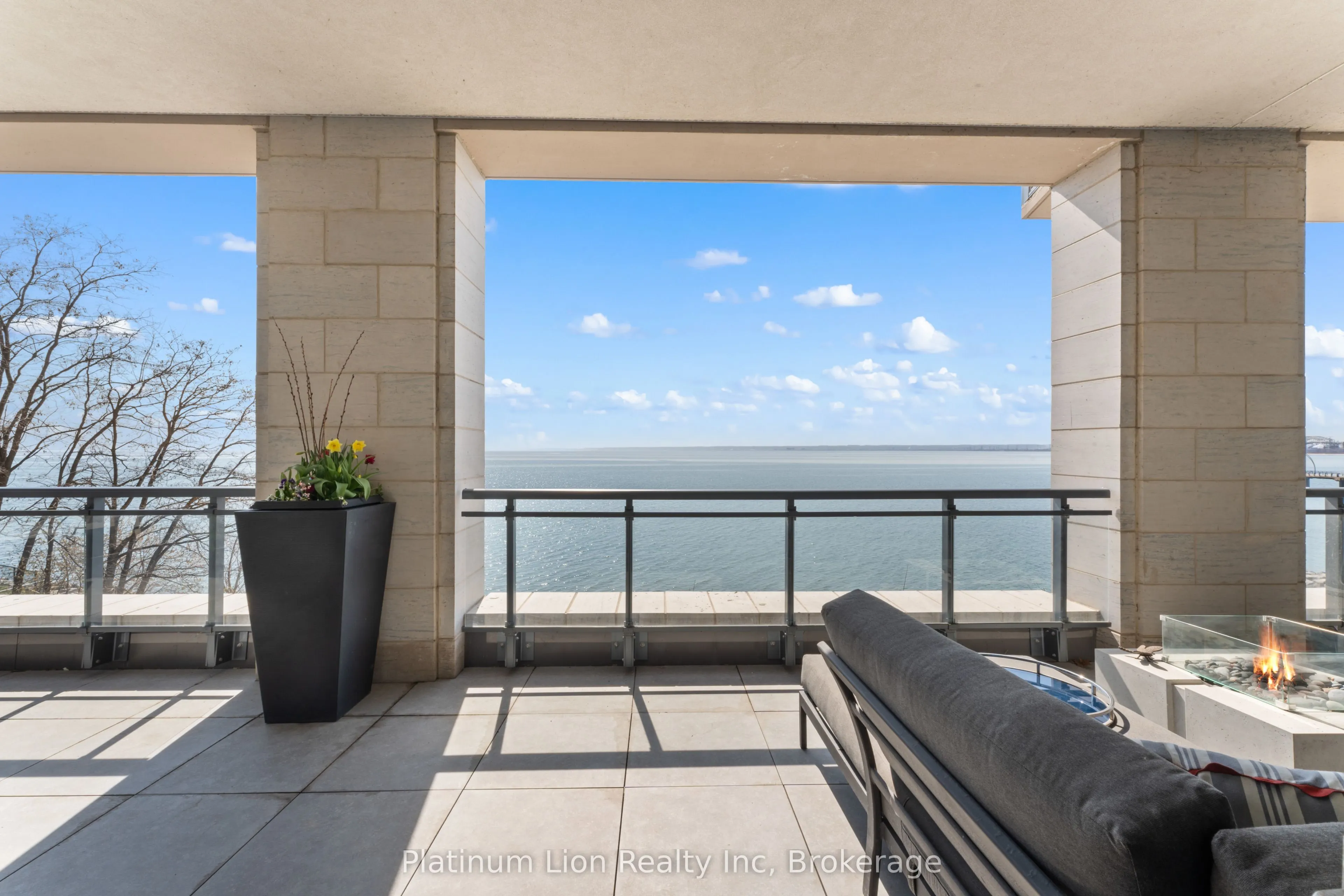 2060 Lakeshore Road, #205