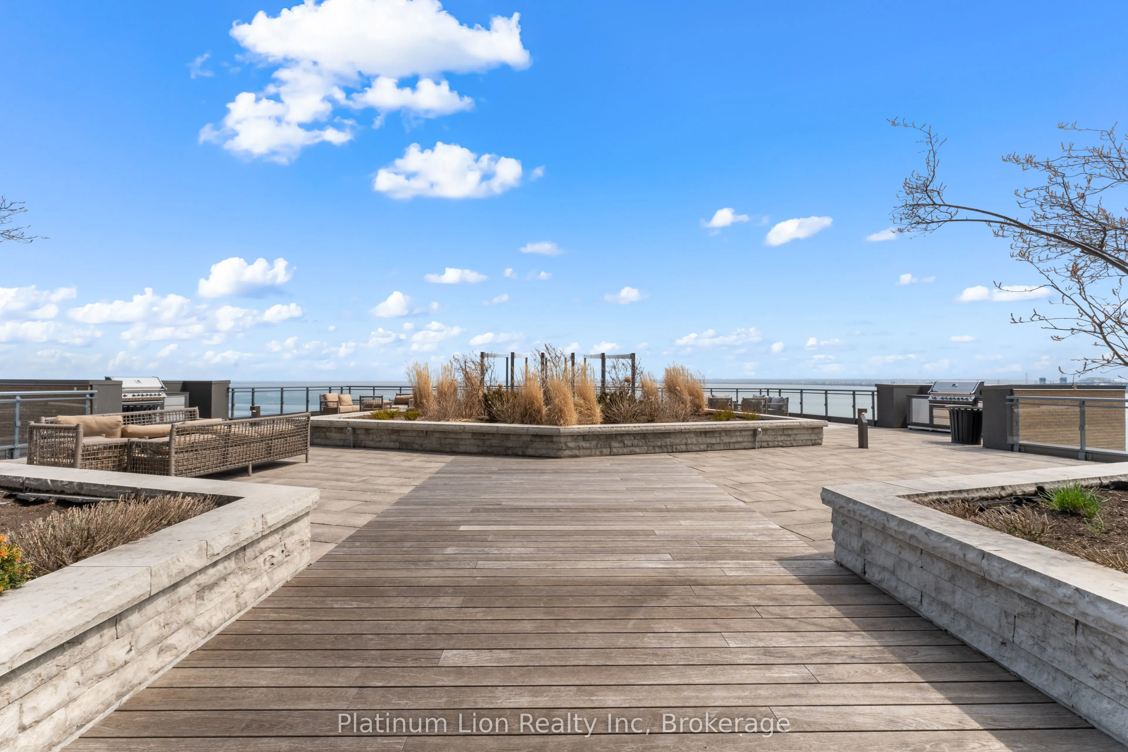 2060 Lakeshore Road, #205