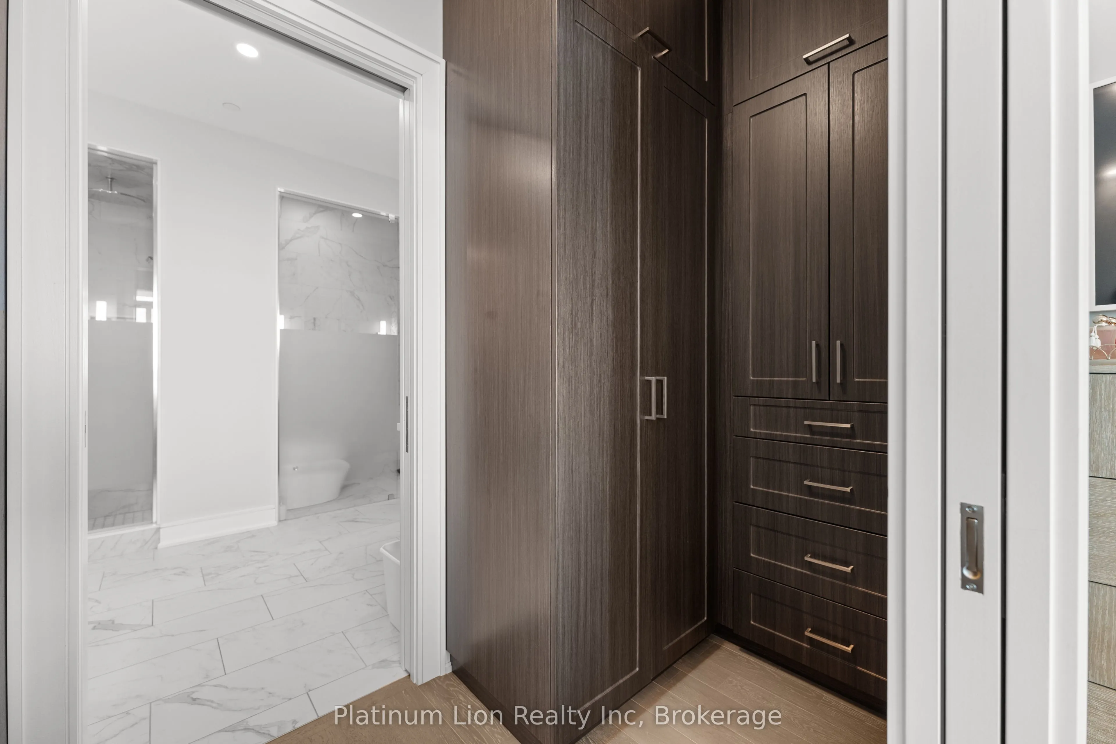 2060 Lakeshore Road, #205