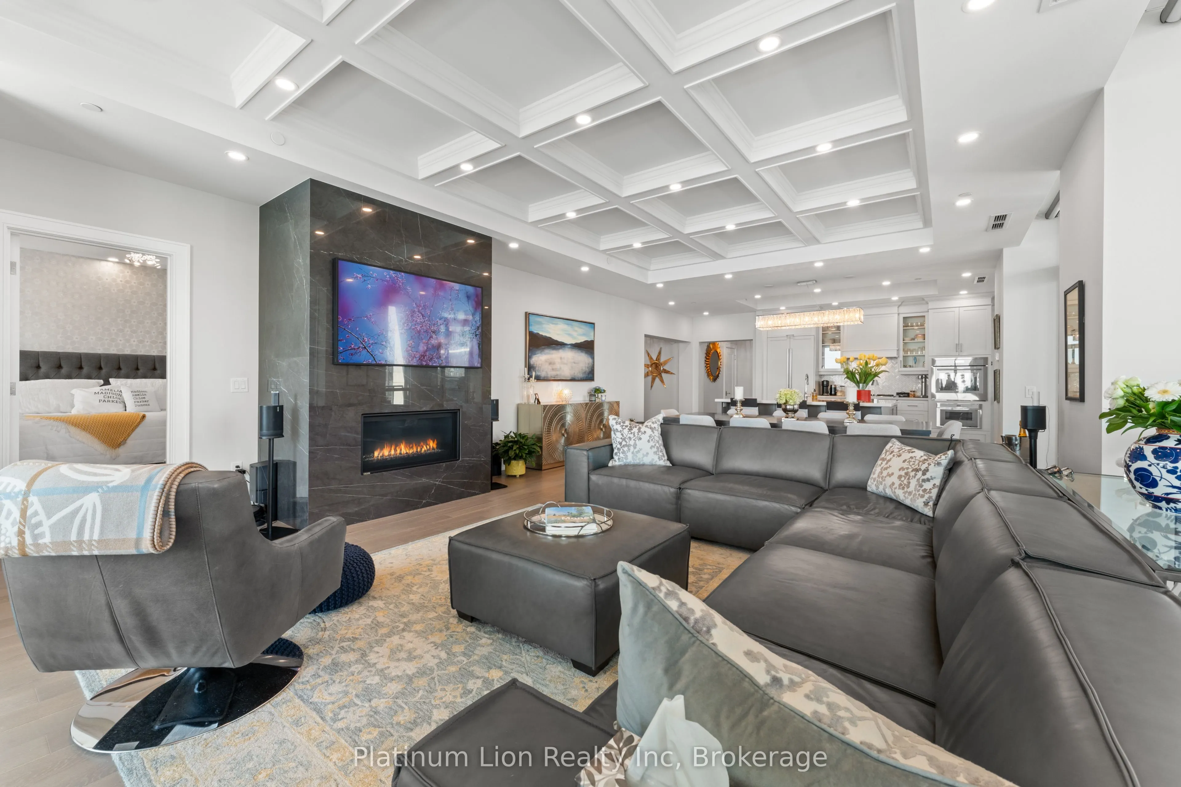 2060 Lakeshore Road, #205