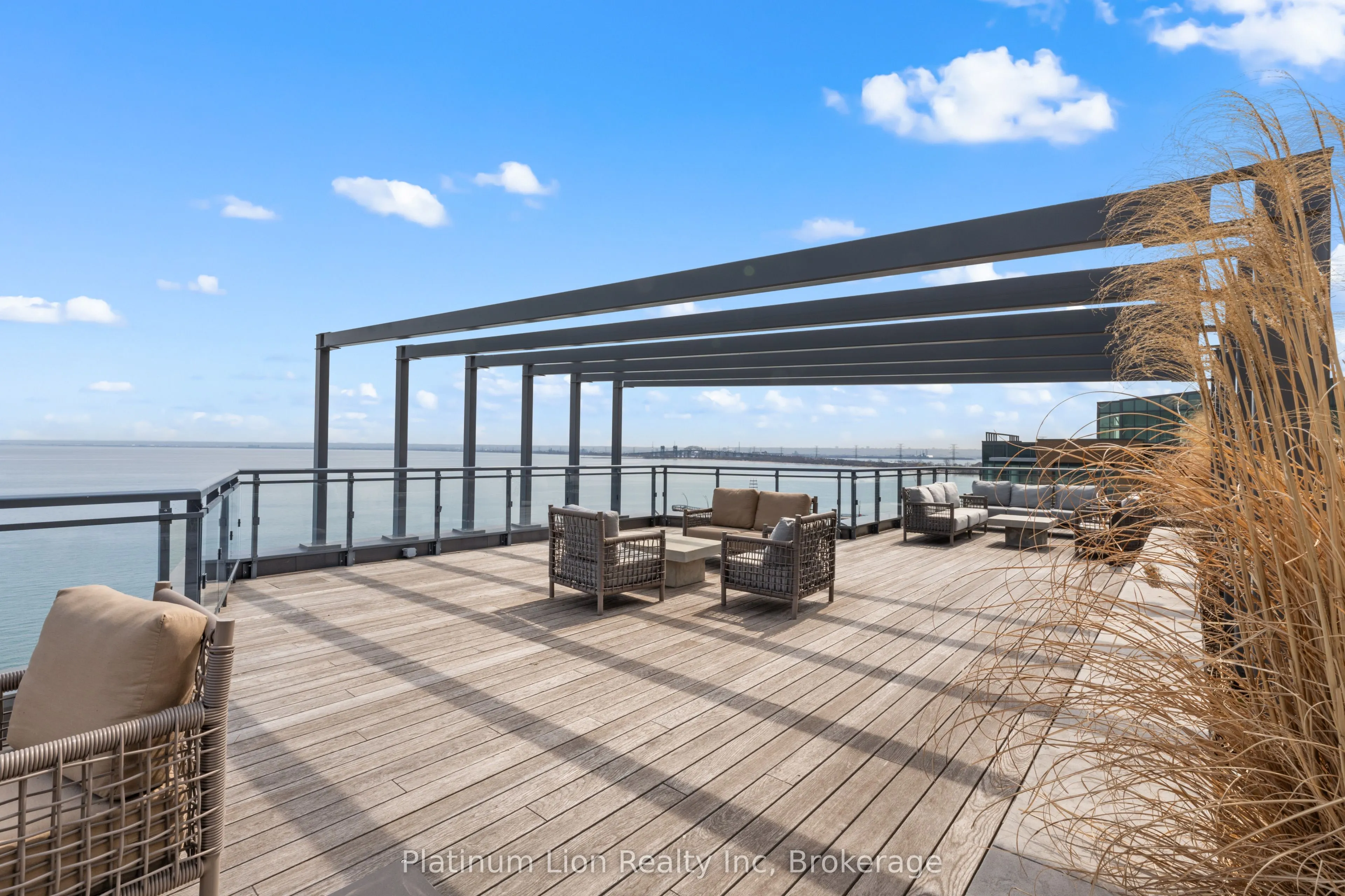 2060 Lakeshore Road, #205