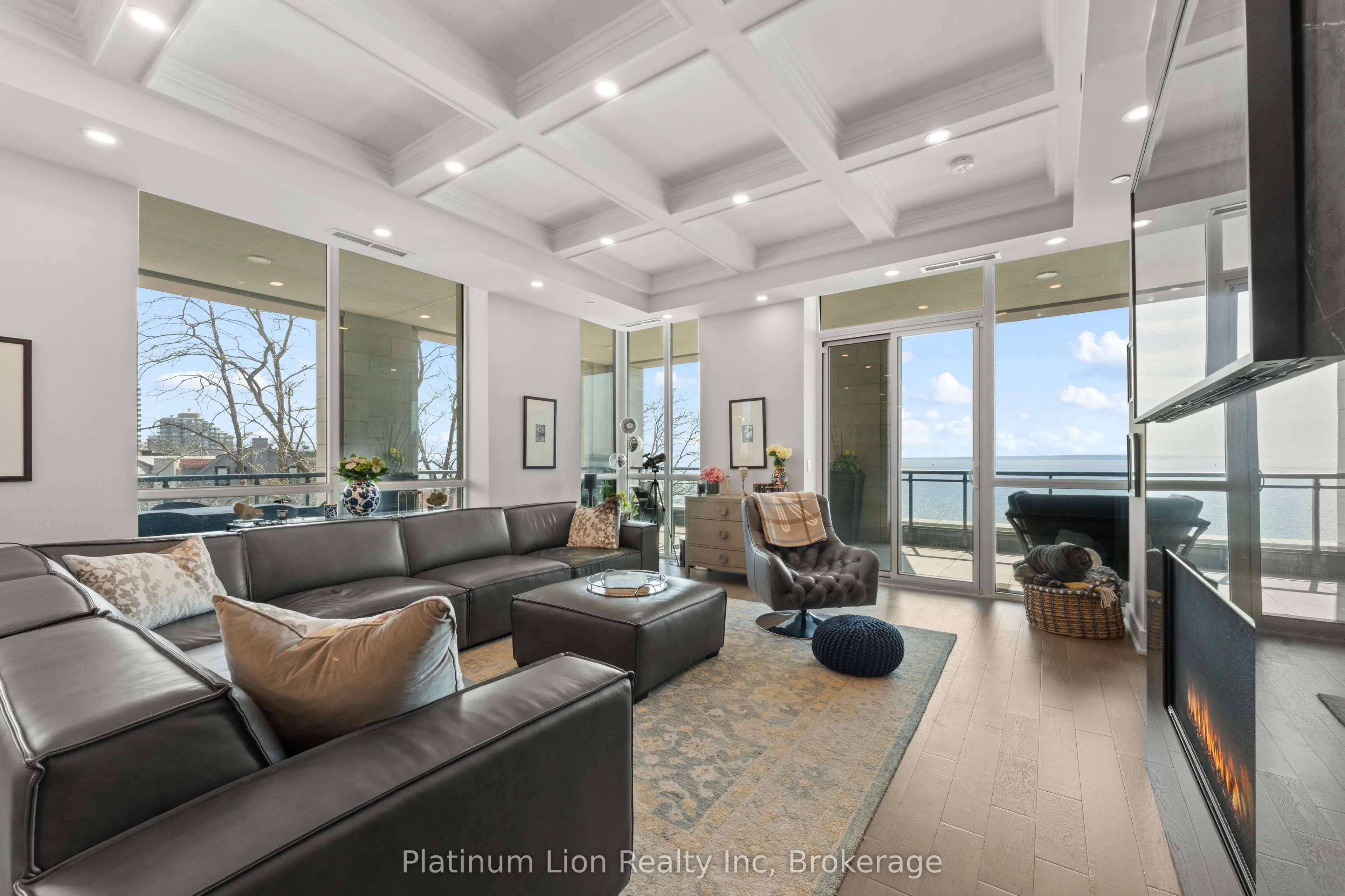 2060 Lakeshore Road, #205