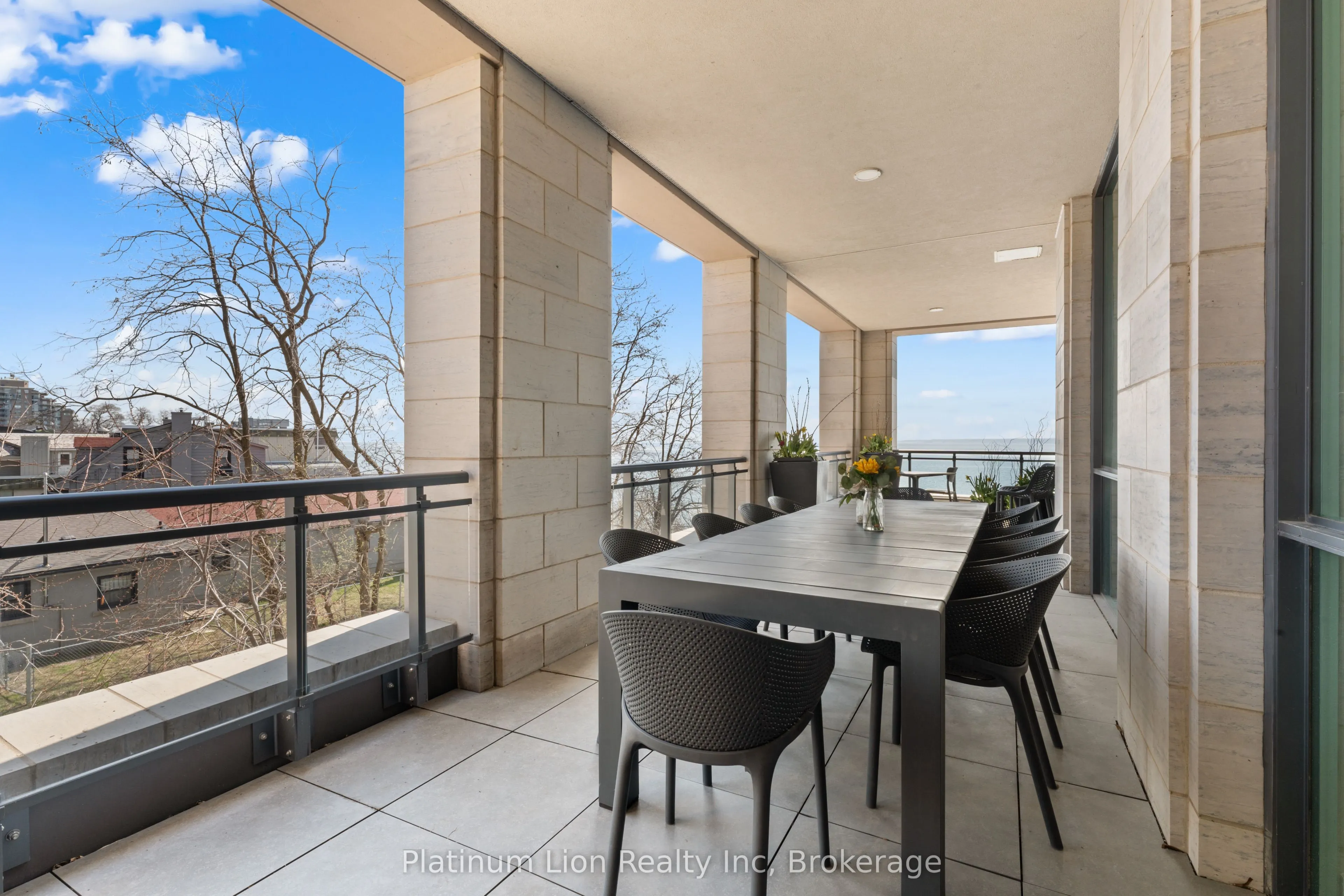 2060 Lakeshore Road, #205