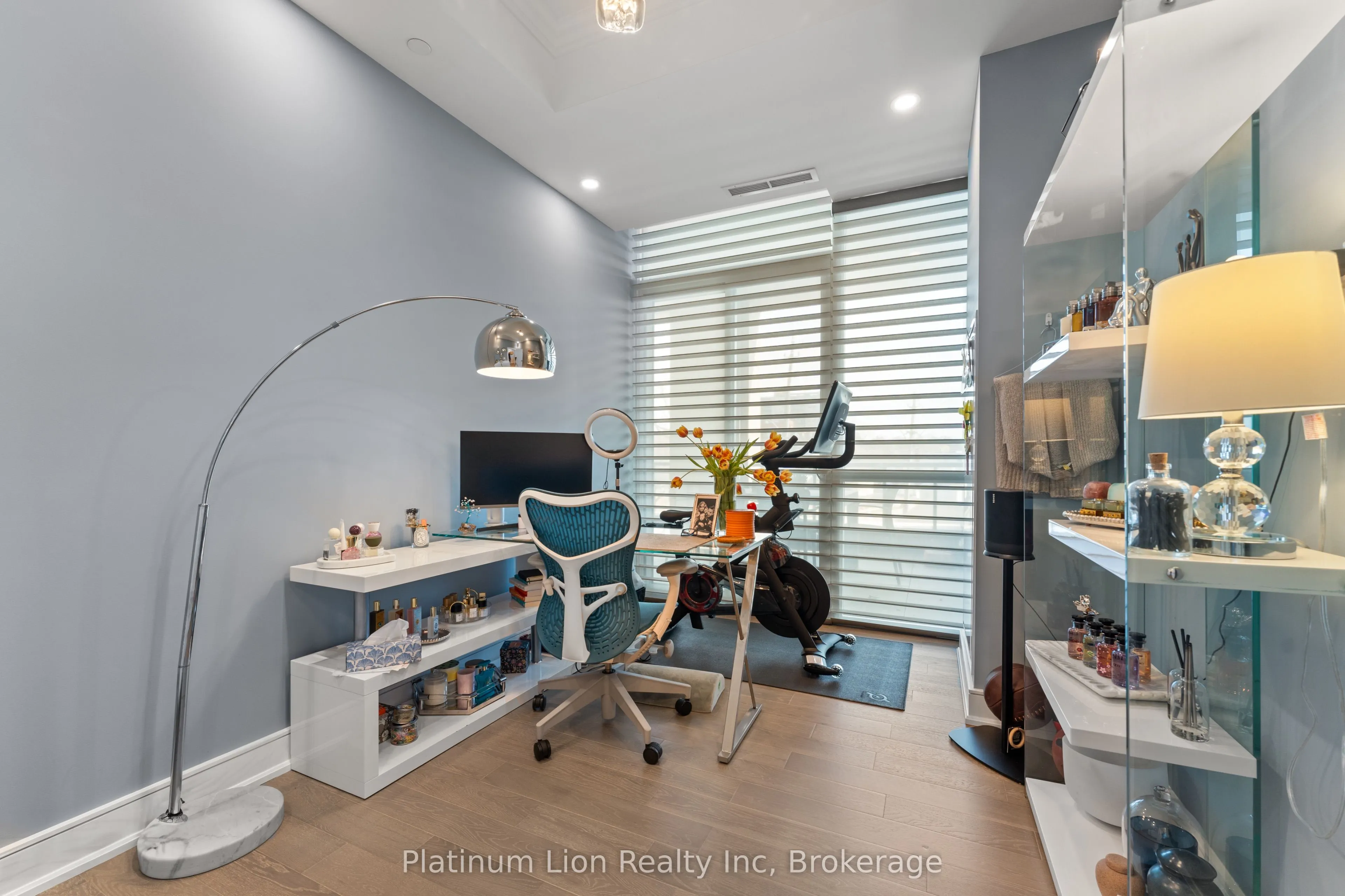 2060 Lakeshore Road, #205