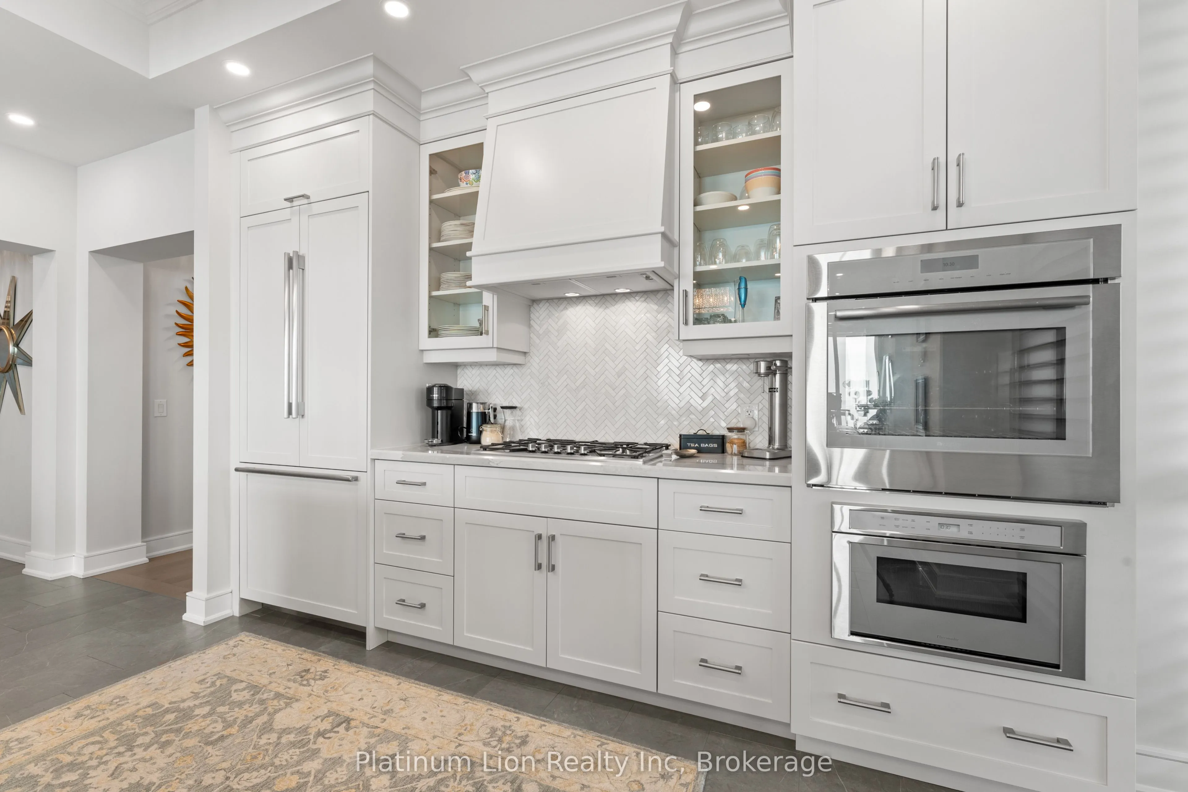 2060 Lakeshore Road, #205