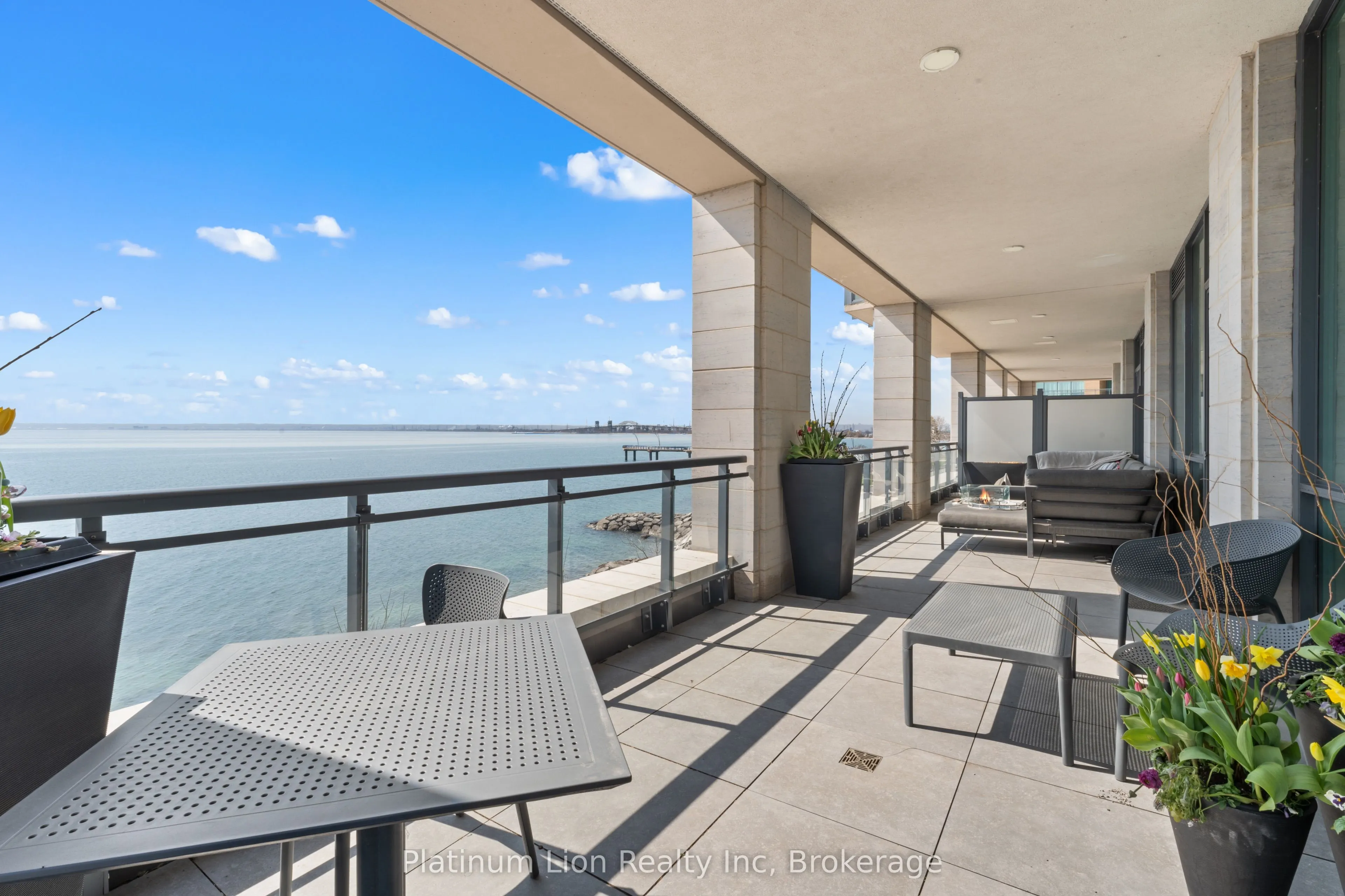 2060 Lakeshore Road, #205