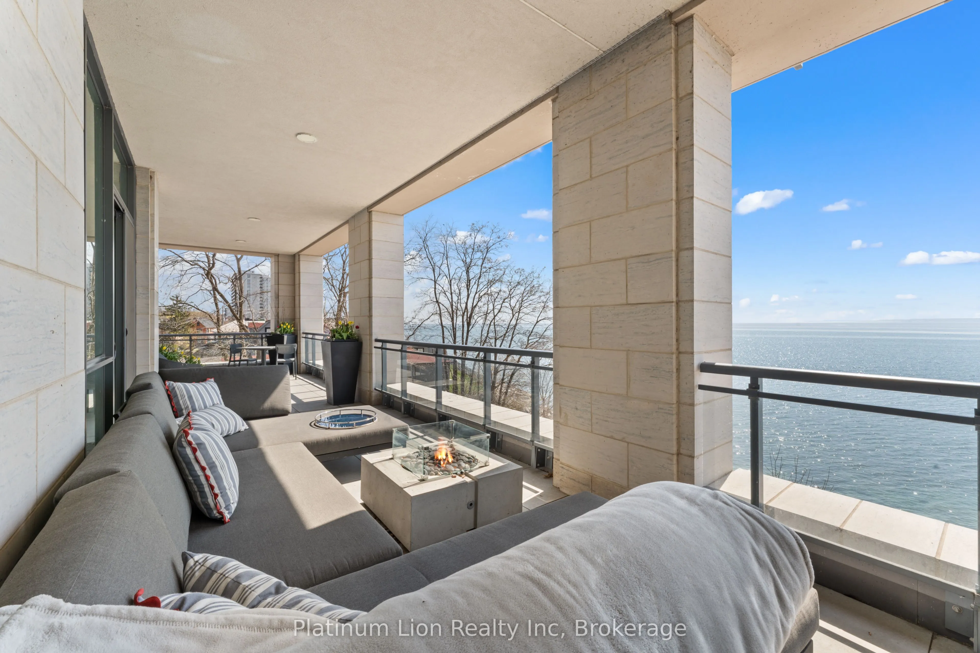 2060 Lakeshore Road, #205