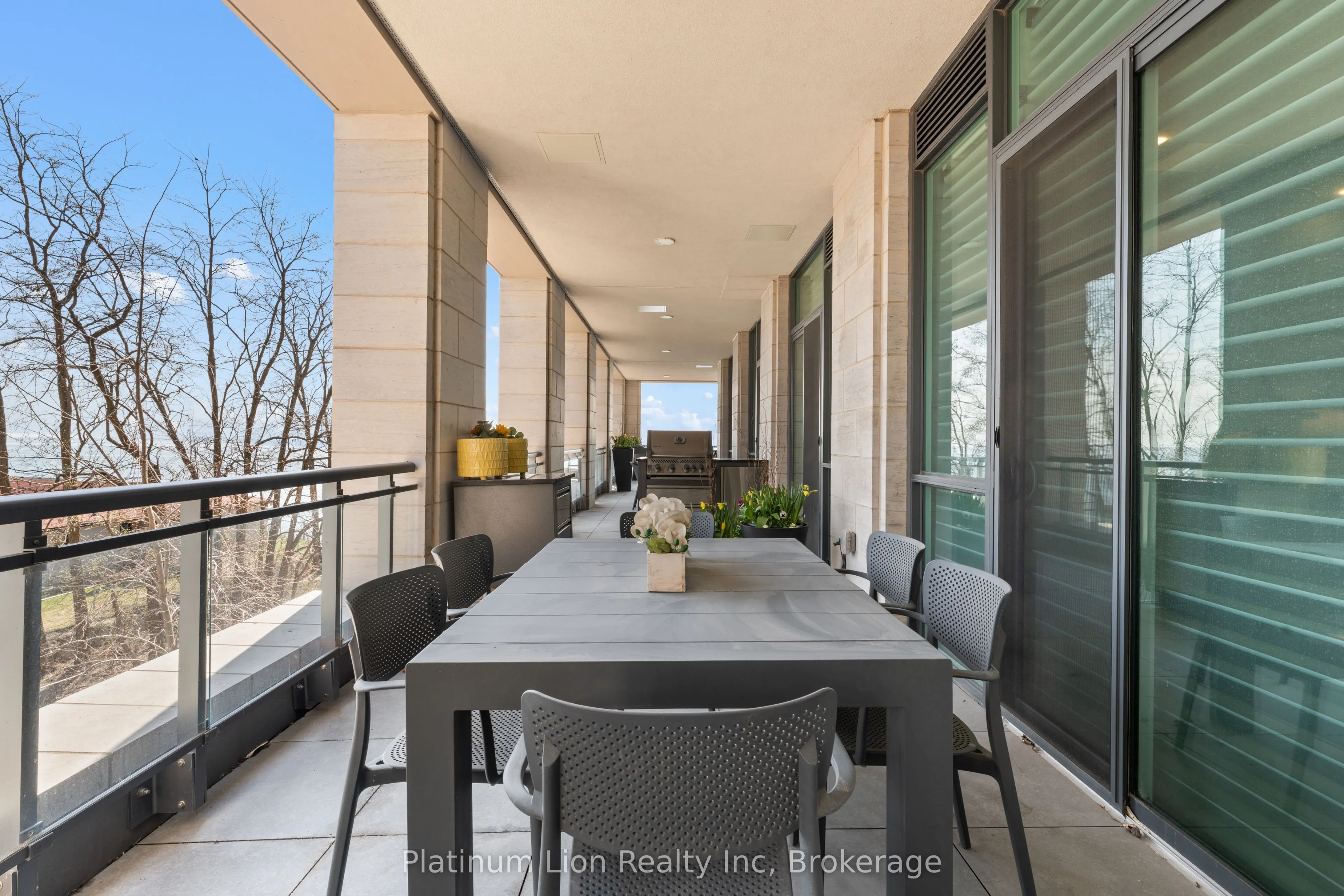 2060 Lakeshore Road, #205