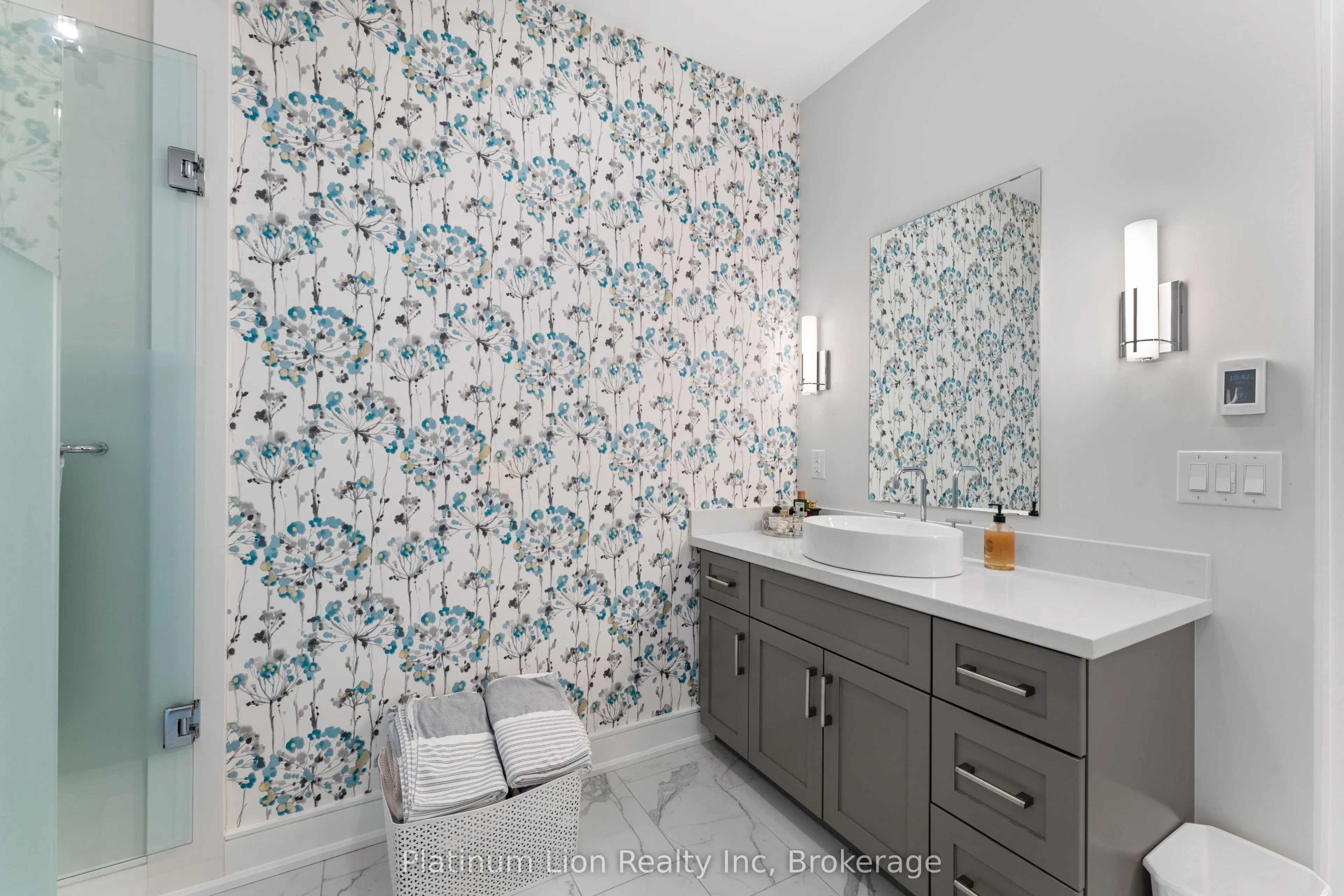 2060 Lakeshore Road, #205