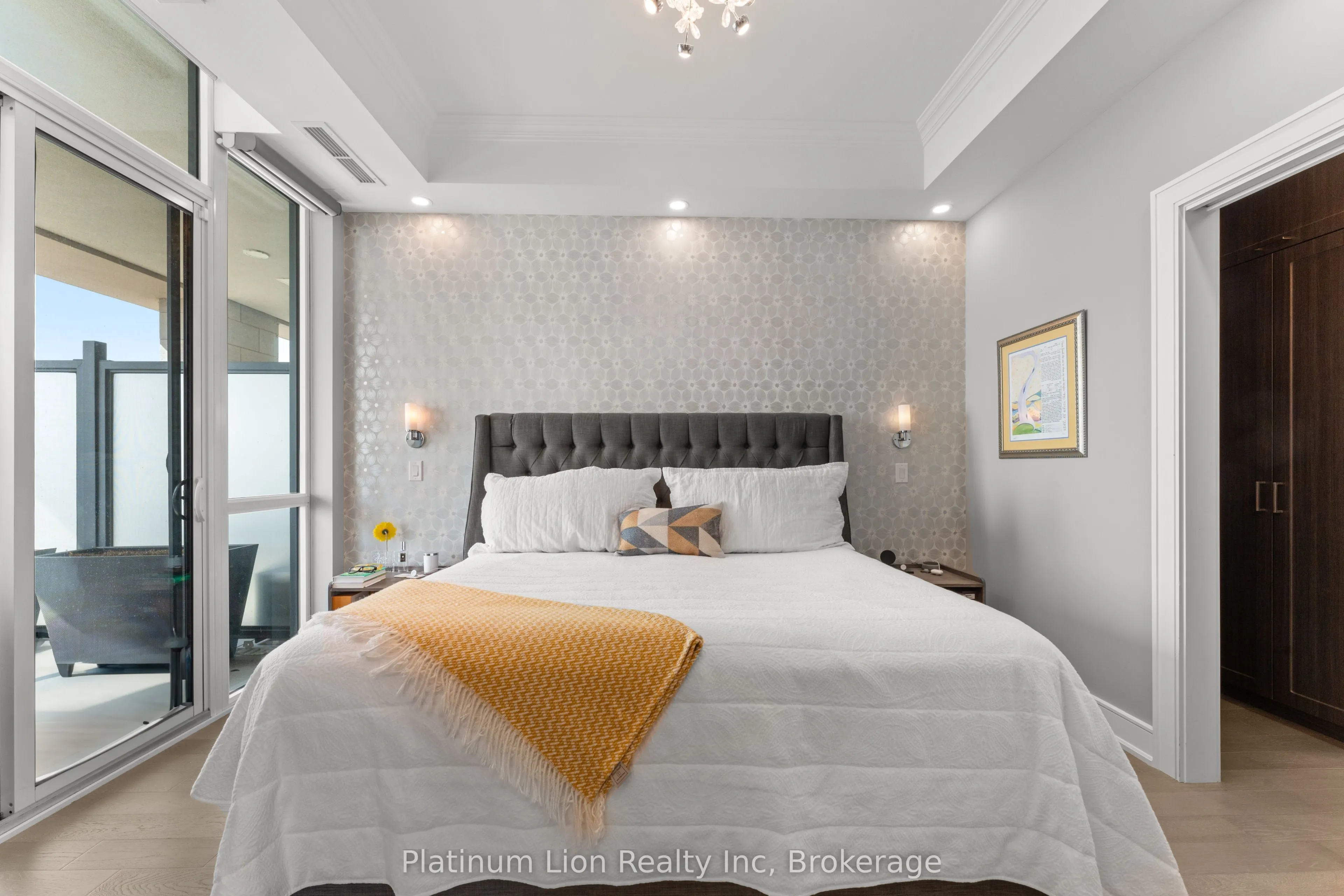 2060 Lakeshore Road, #205