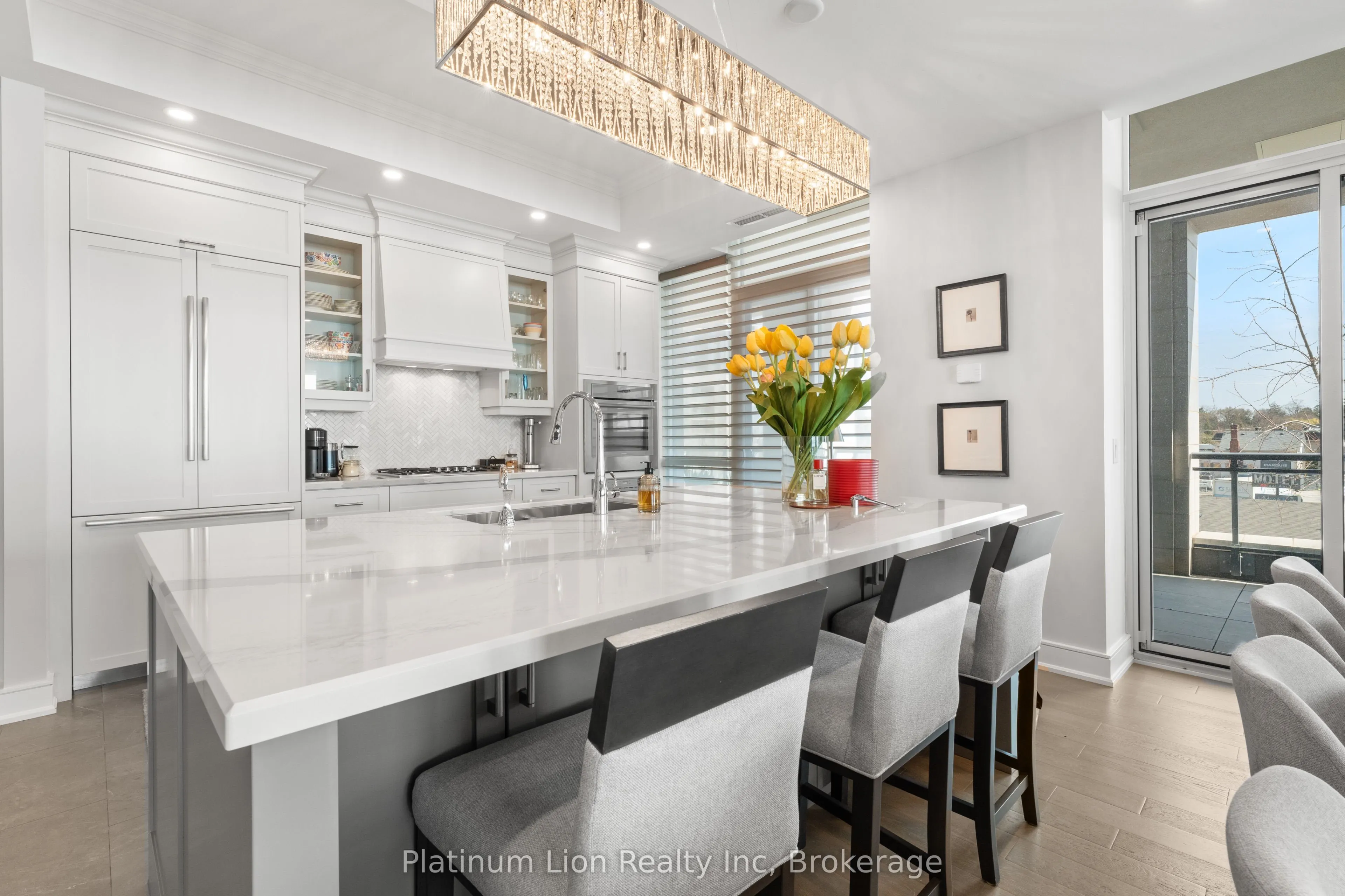 2060 Lakeshore Road, #205