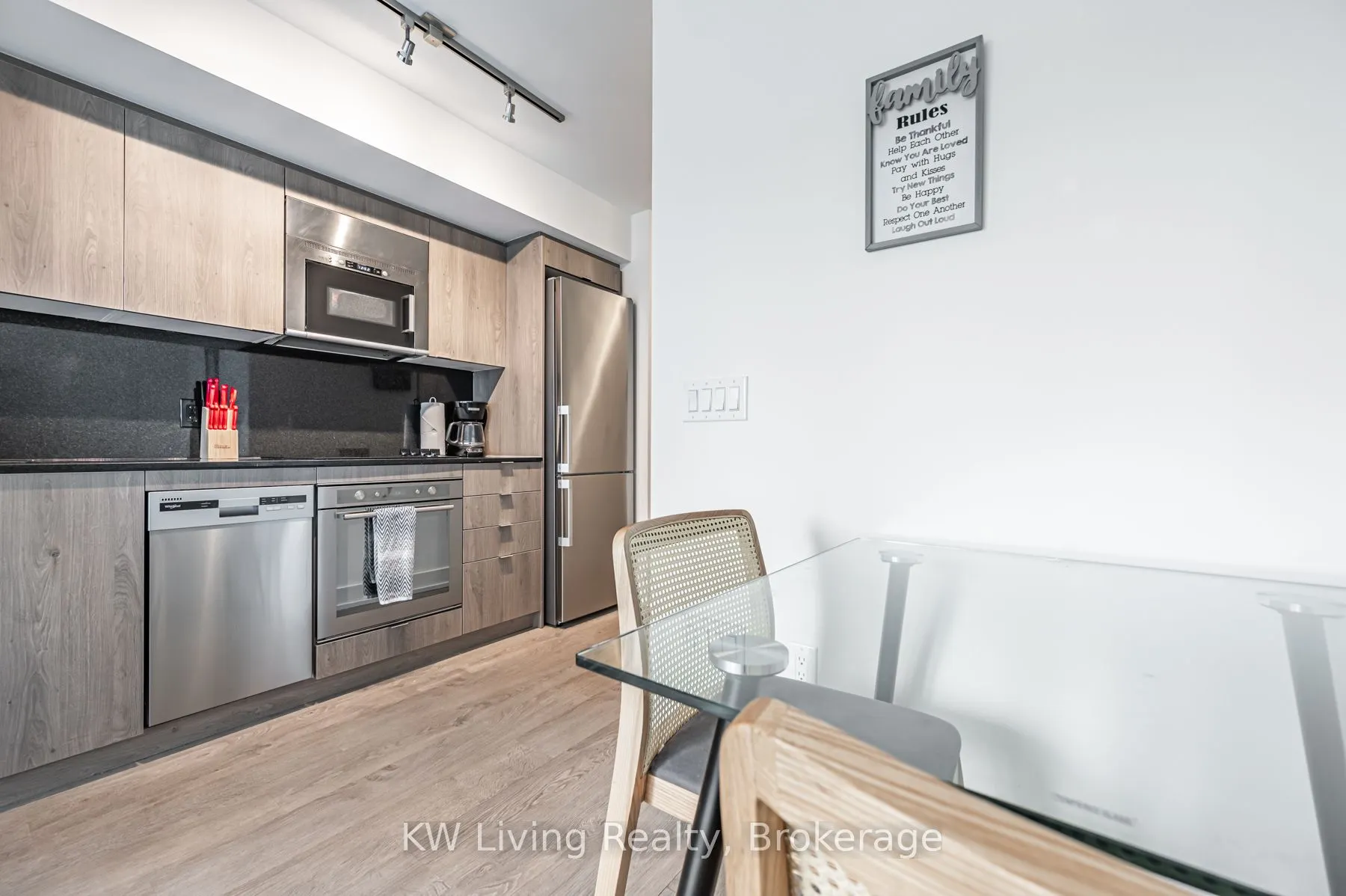 5 Mabelle Avenue, #931