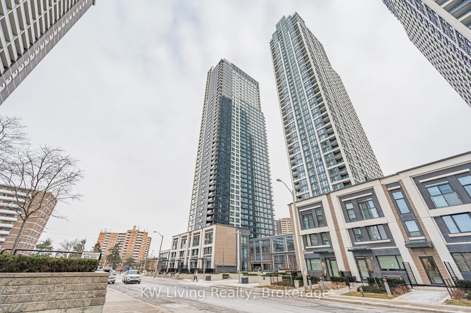 5 Mabelle Avenue, #931