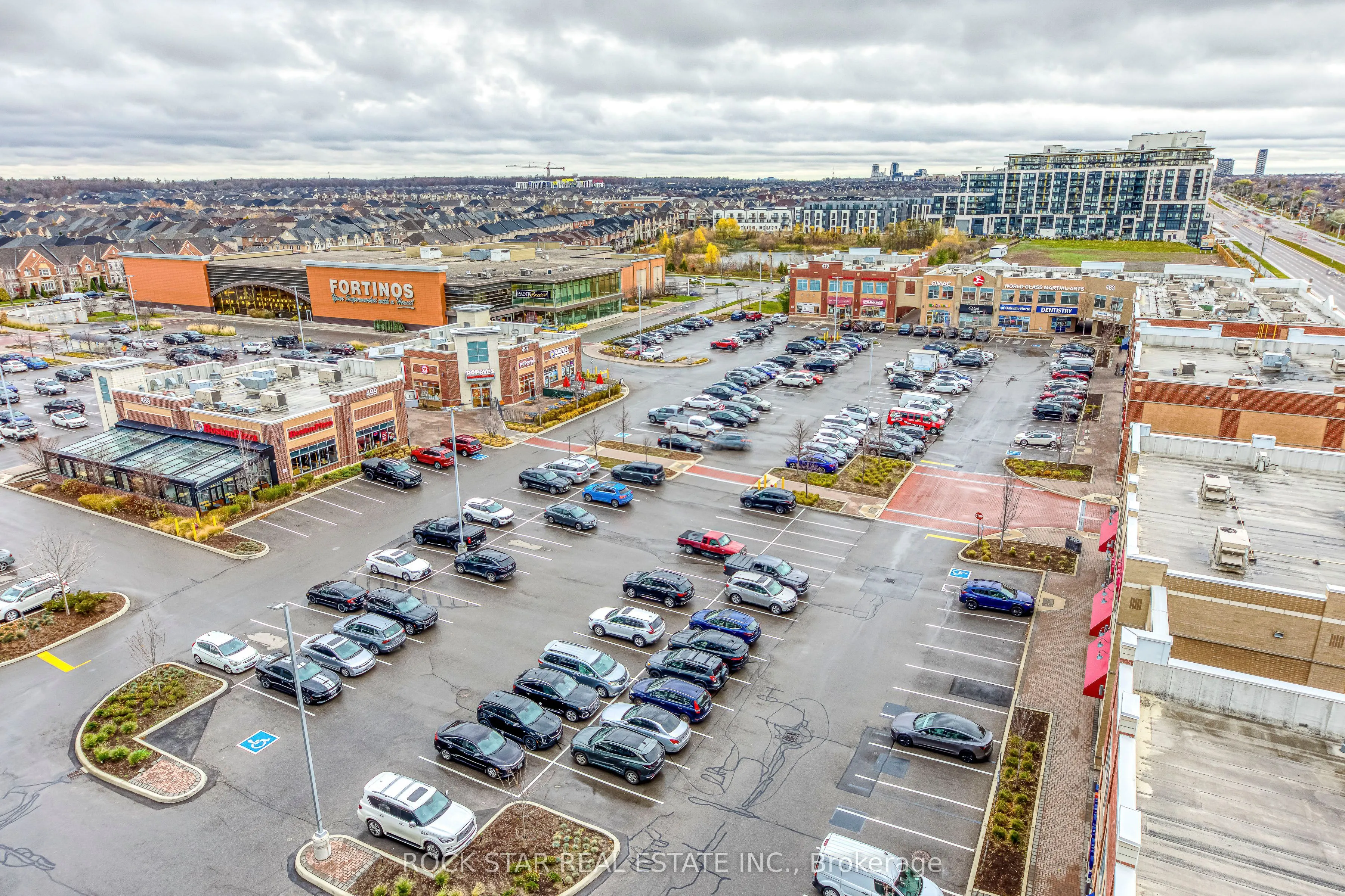 405 Dundas Street W, #216