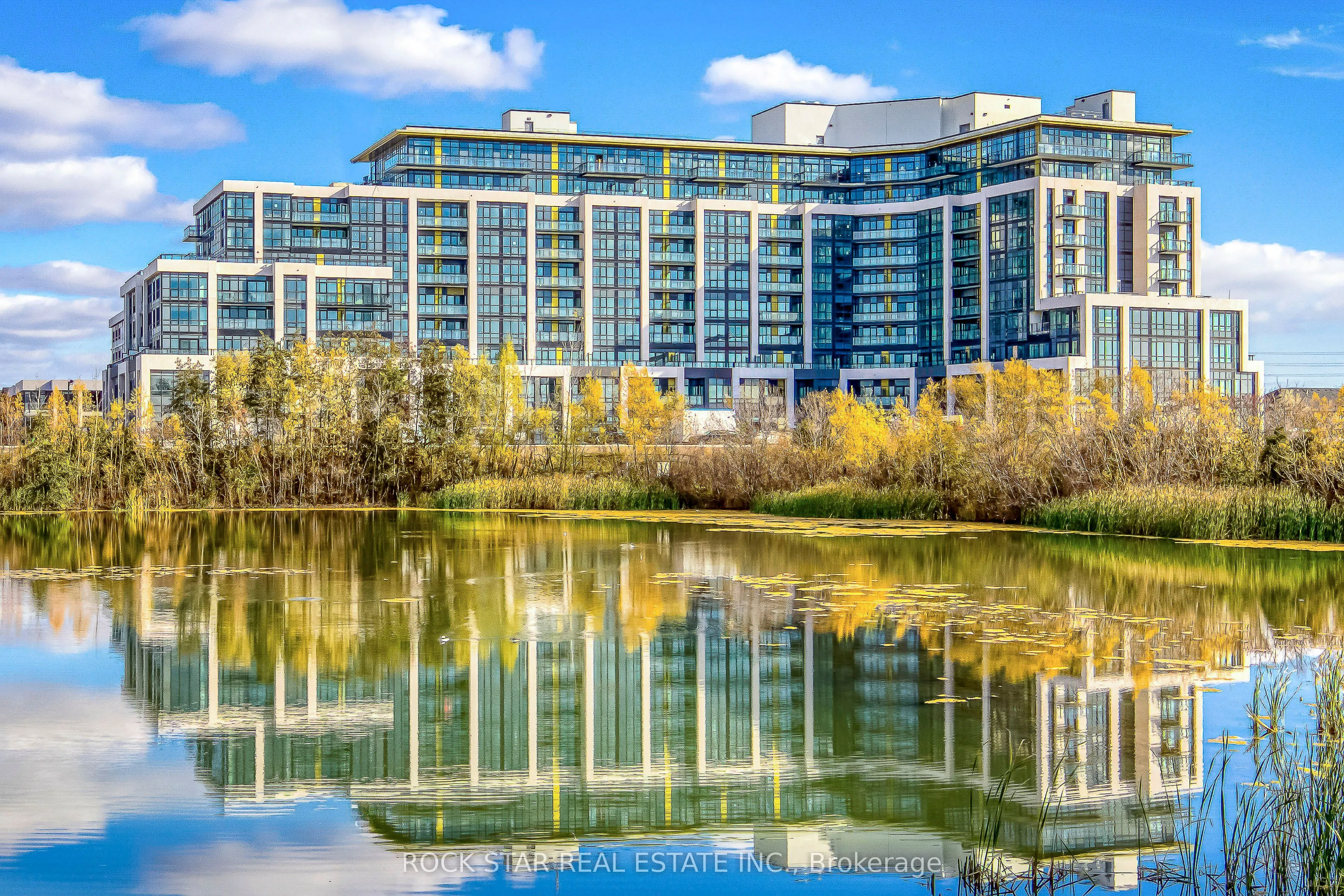 405 Dundas Street W, #216