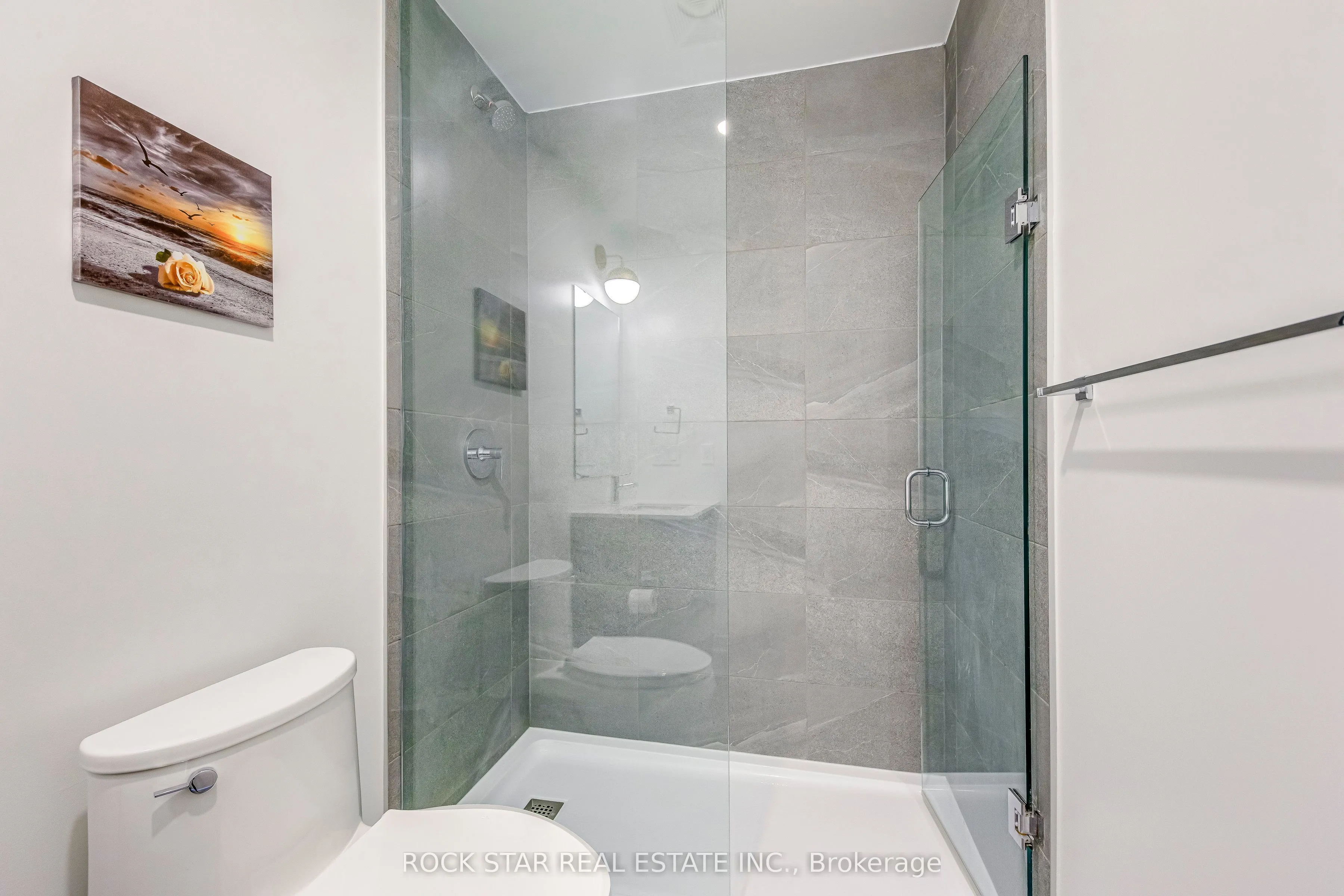 405 Dundas Street W, #216